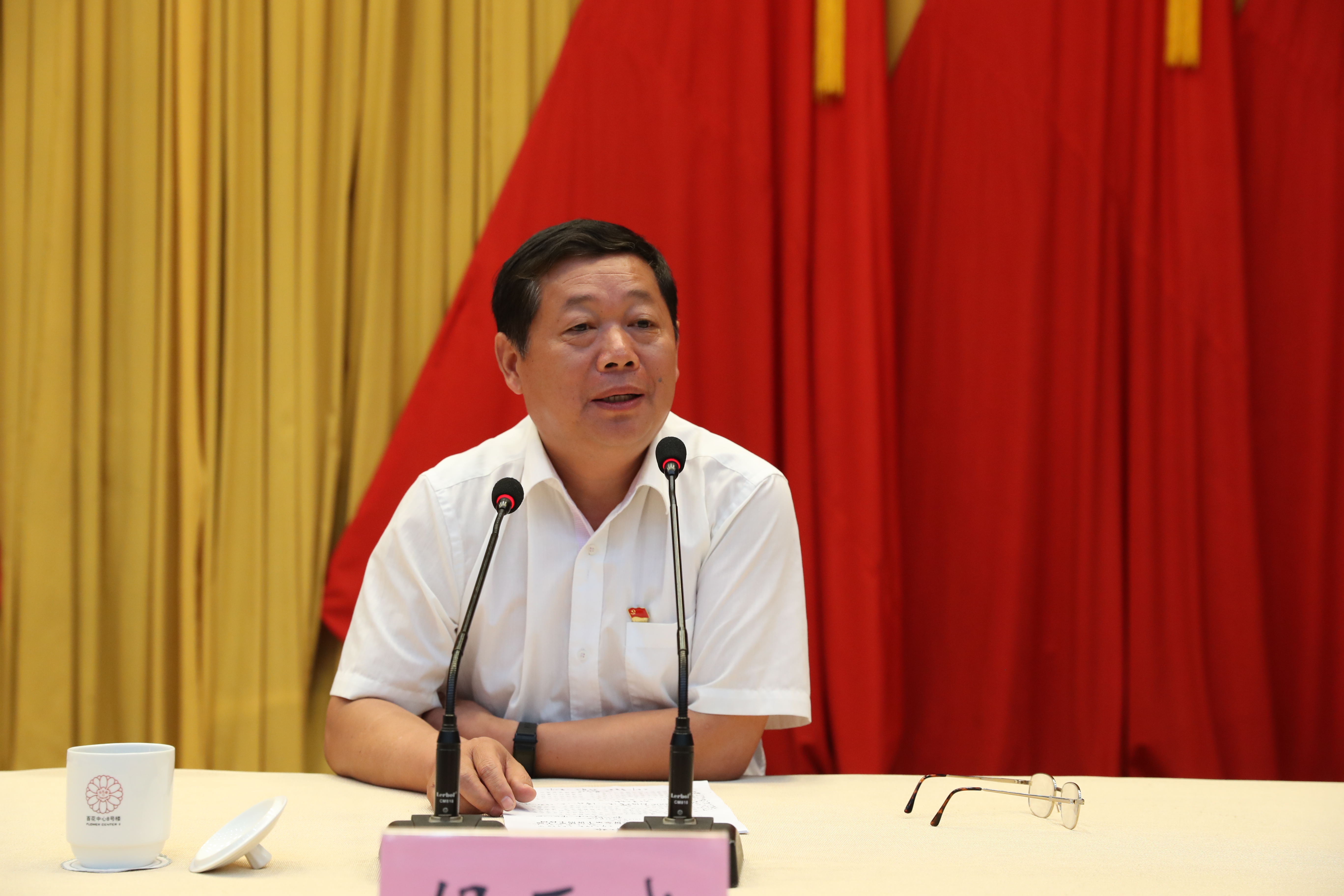 胡主持