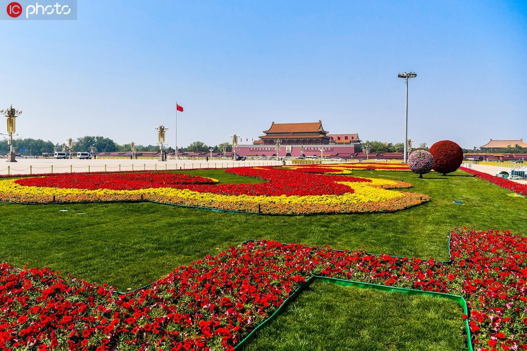 北京天安门开始布置花坛迎五一