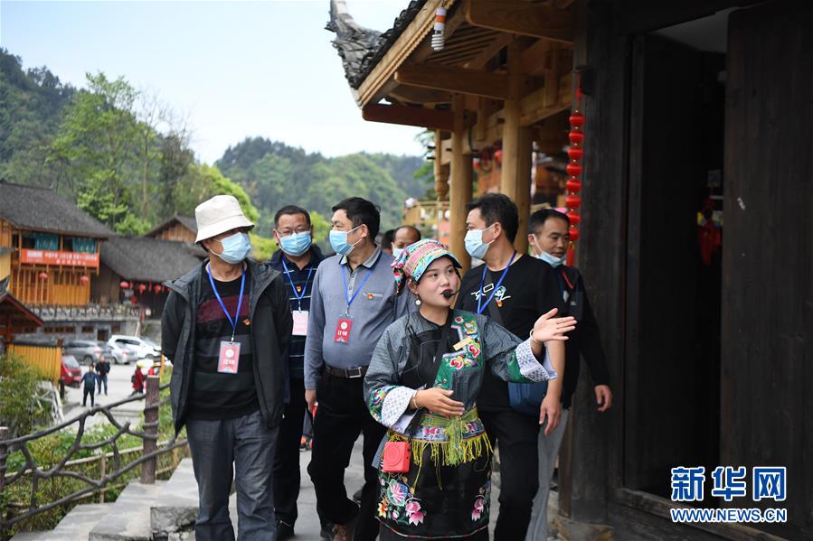 (Xinhua All Media Headline · Graphic Interaction) (8) In the early summer, visit the new business of industrial poverty alleviation with the footsteps of the General Secretary