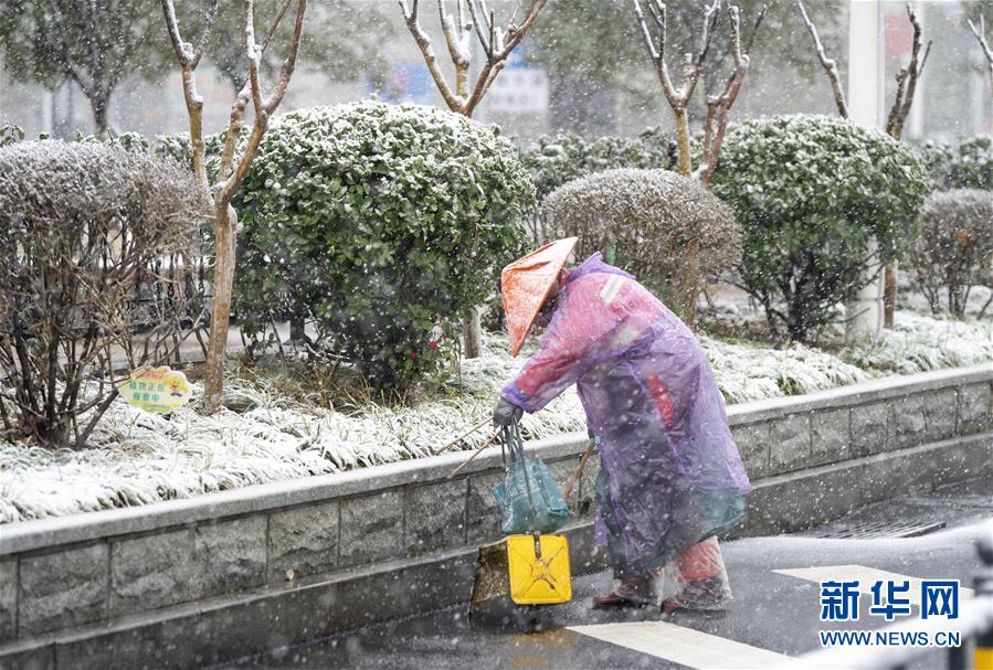 (Xinhua All-Media Headlines·Interactive Pictures and Texts) (31) Moving forward rain or shine - Written at a time when the national epidemic prevention and control battle has achieved major strategic results