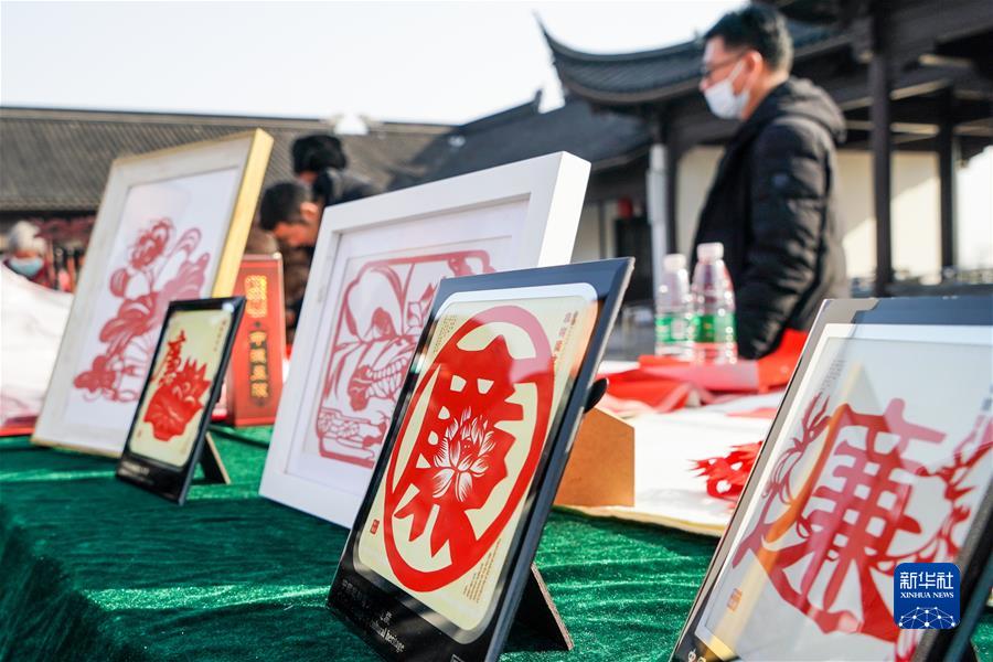 (Xinhua All-Media Headlines·Interactive Pictures and Texts) (4) Firmly and persistently fight a protracted battle in building a clean and honest government and fighting corruption - from the Sixth Plenary Session of the 19th Central Commission for Discipline Inspection to comprehensively and strictly govern the party in depth advance