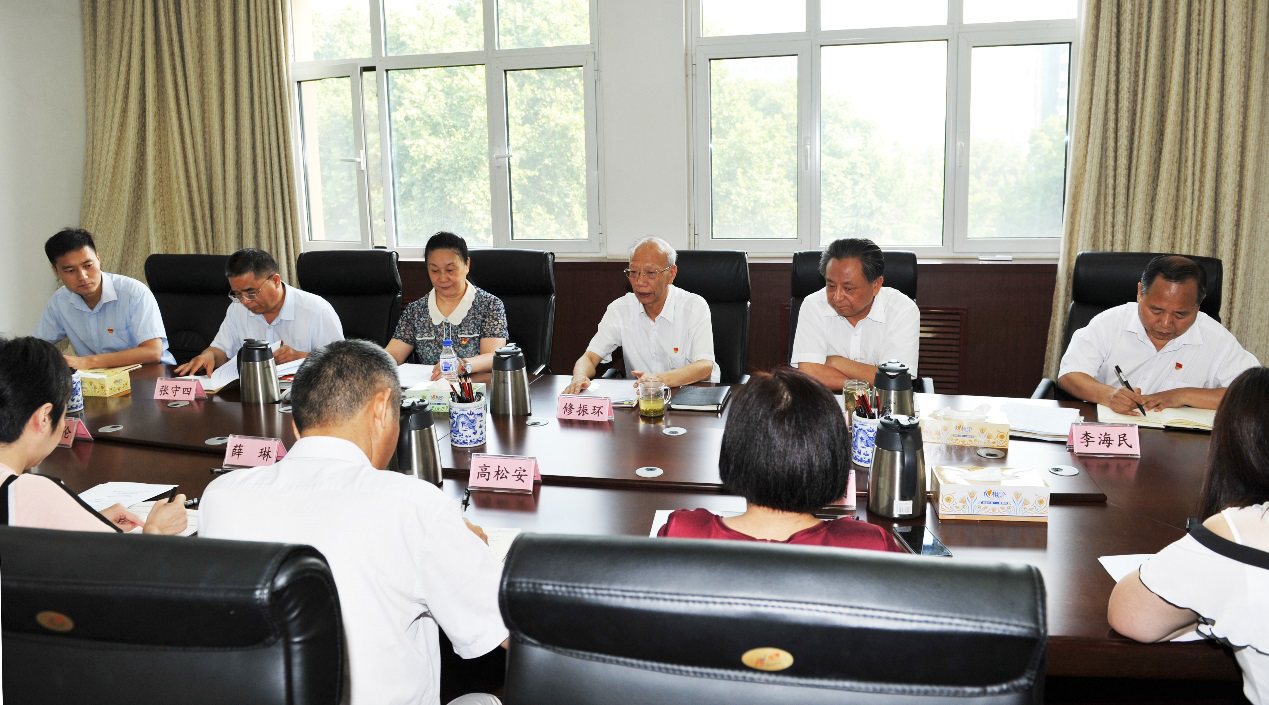 省委党史研究室领导班子围绕“加强党的政治建设”进行主题教育集中研讨交流
