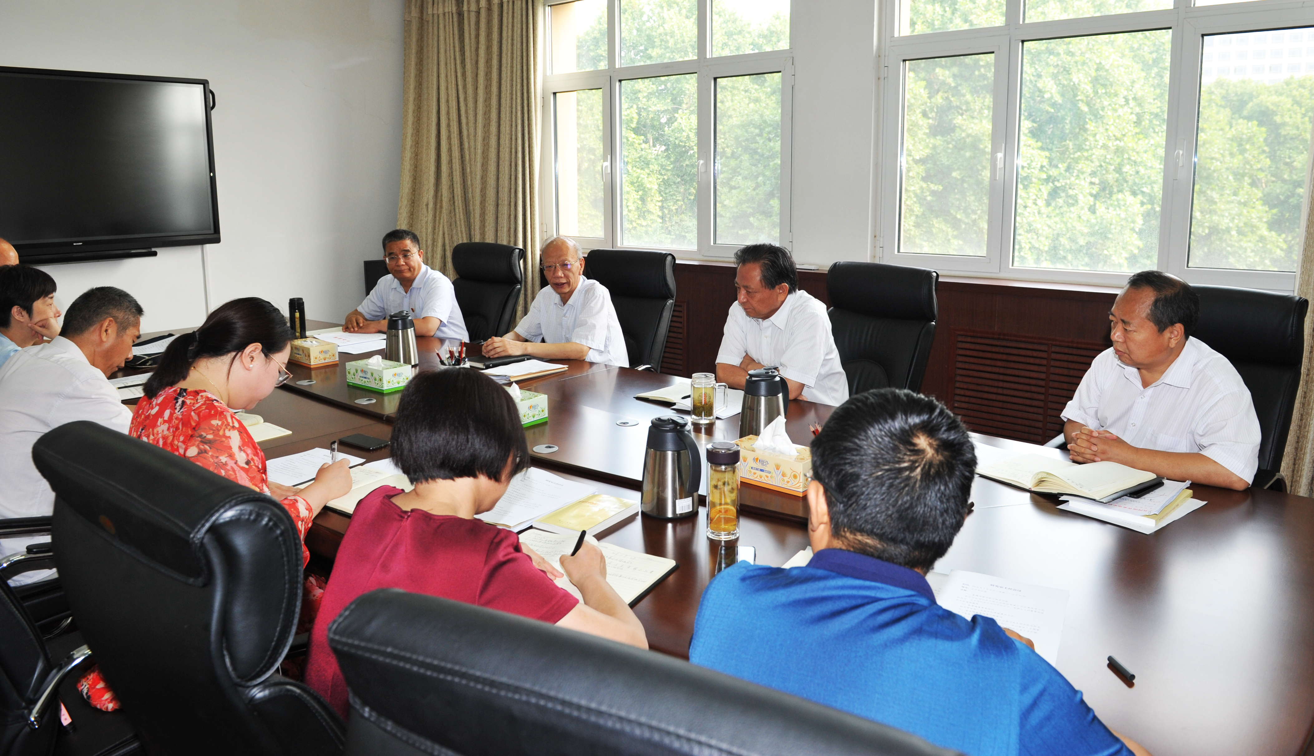省委黨史研究室中心組舉行第6次集體學習
