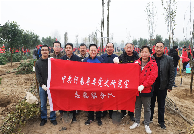 省委黨史研究室組織干部職工參加省直機關“黃河濕地”冬季義務植樹活動