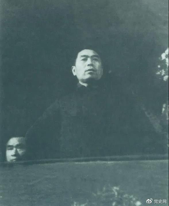  The picture shows Zhou Enlai's speech at the seventh National Congress of the Communist Party of China。