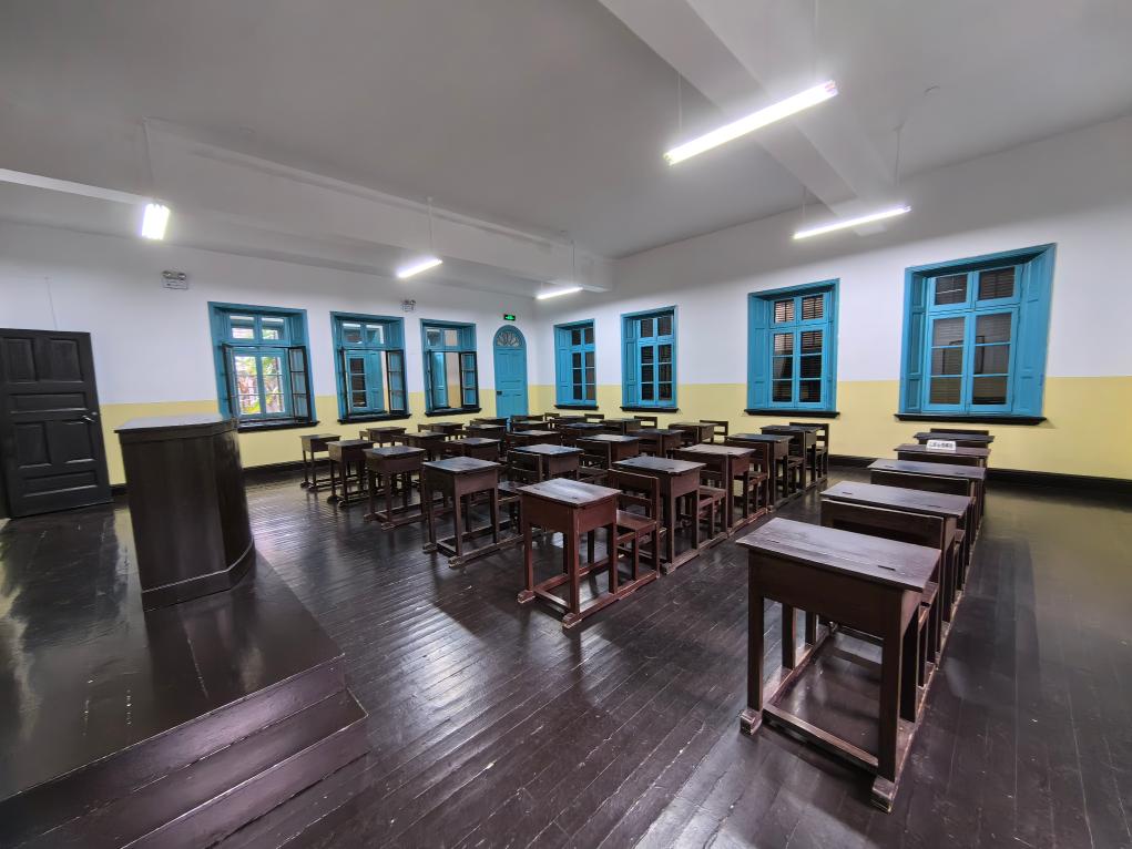  Hunan First Normal College Chengnan Academy Classroom。