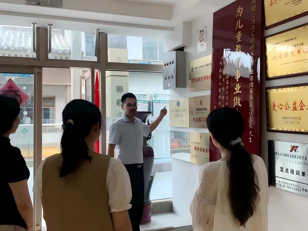 人文学院中国语言文学系赴完德府影视传媒有限公司开展访企拓岗活动-图片1(1)(1)