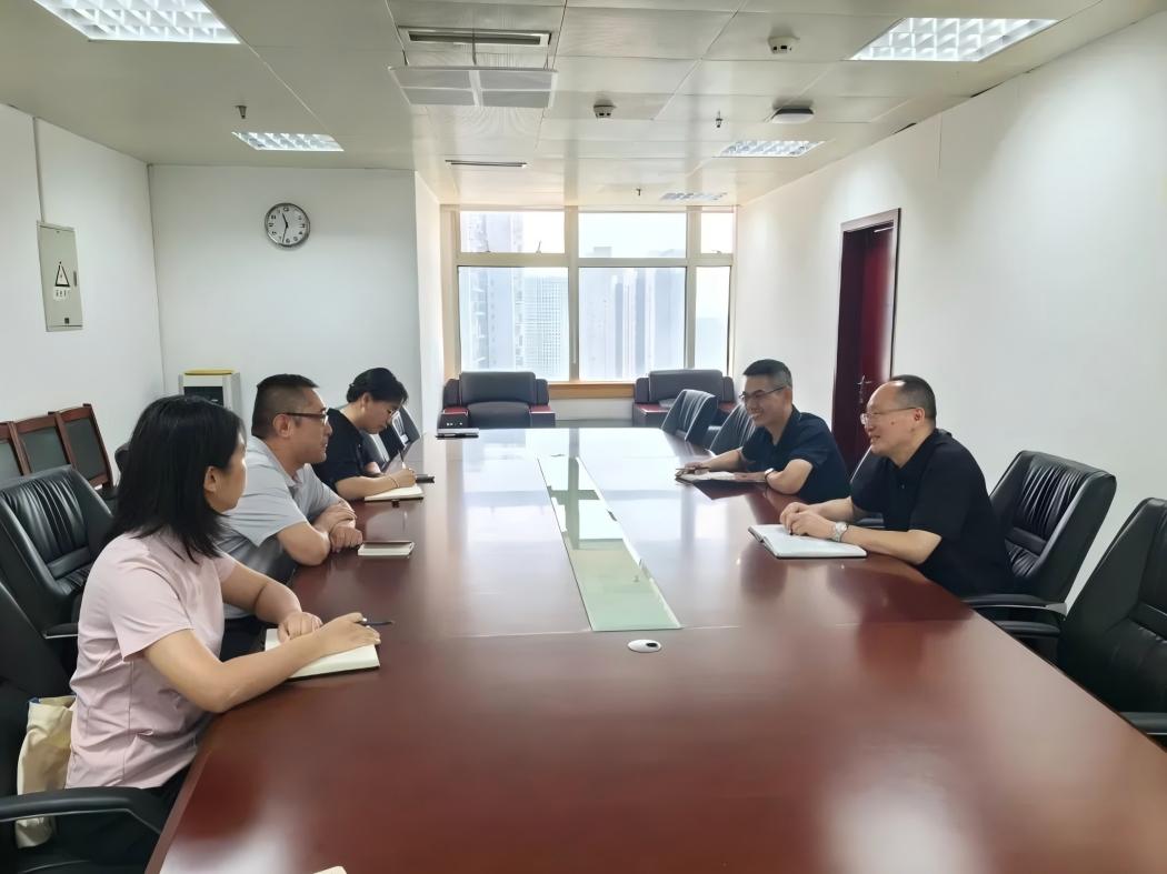 人文学院赴河南日报社政策法规处共探双向赋能新路径-图片1(1)