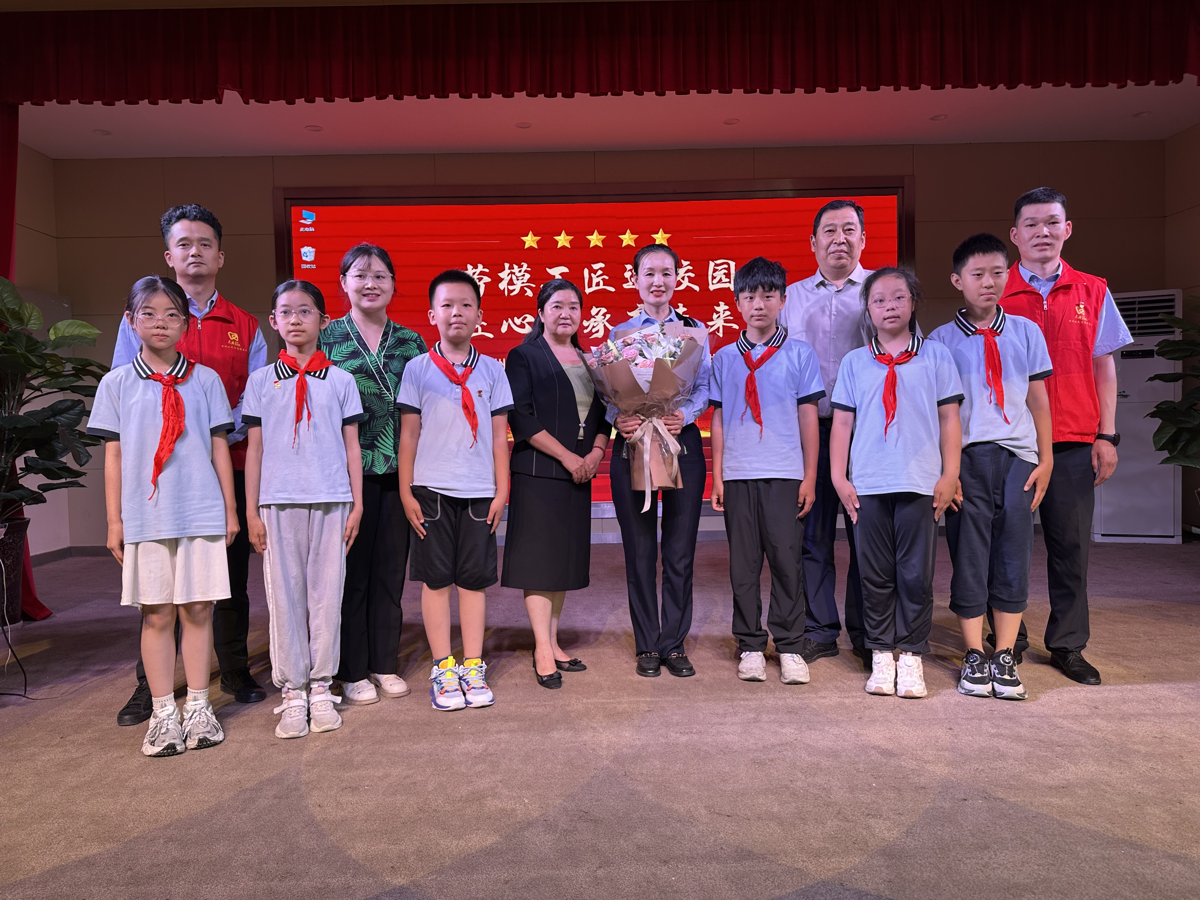 “省五一劳动奖章”获得者虎萍走进金水区未来路小学开展宣讲活动
