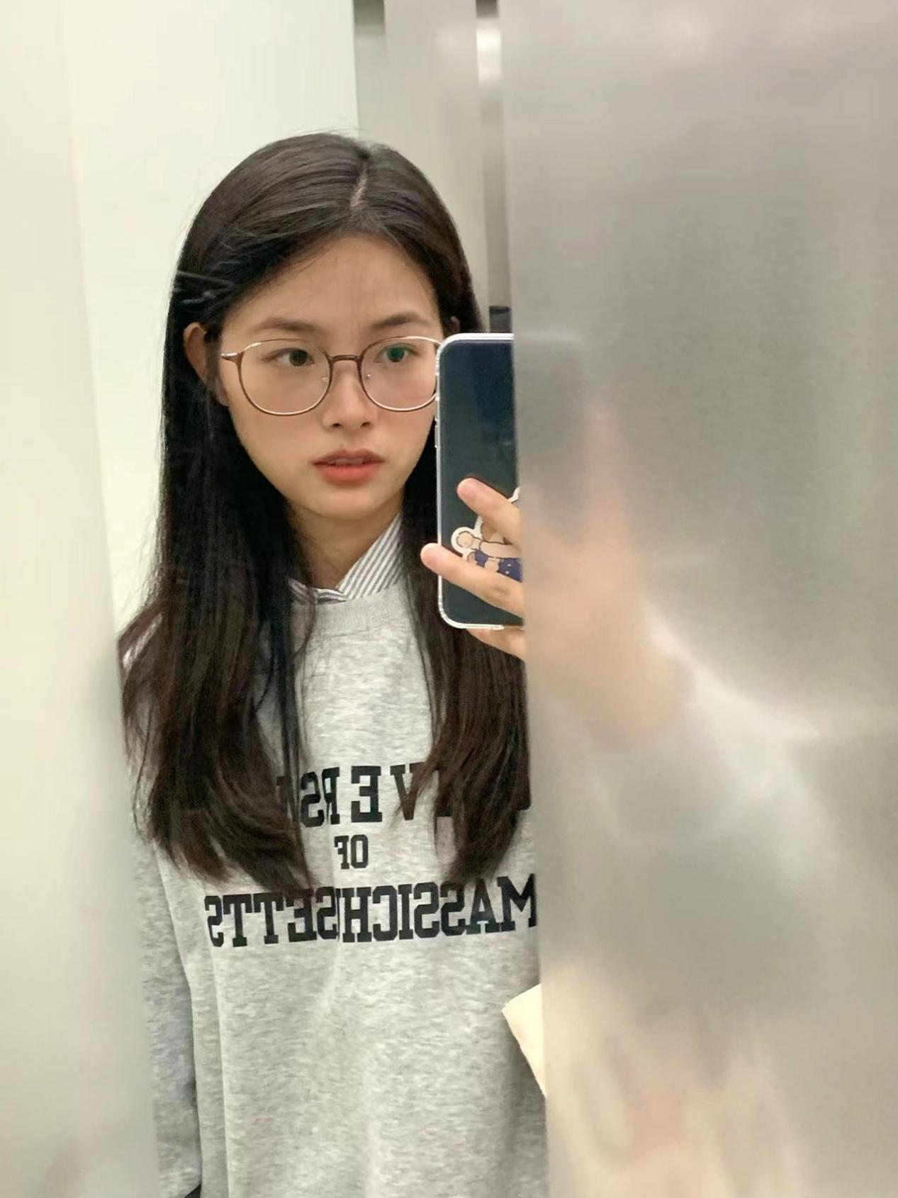 郝熠婷