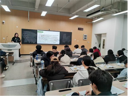 大学外语教研部（二）贺欣欣_AI看图