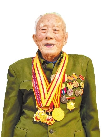 贺保安，河南焦作人，1926年9月出生，1945年8月加入八路军，后参加解放战争、抗美援朝战争。图片来源：河南日报