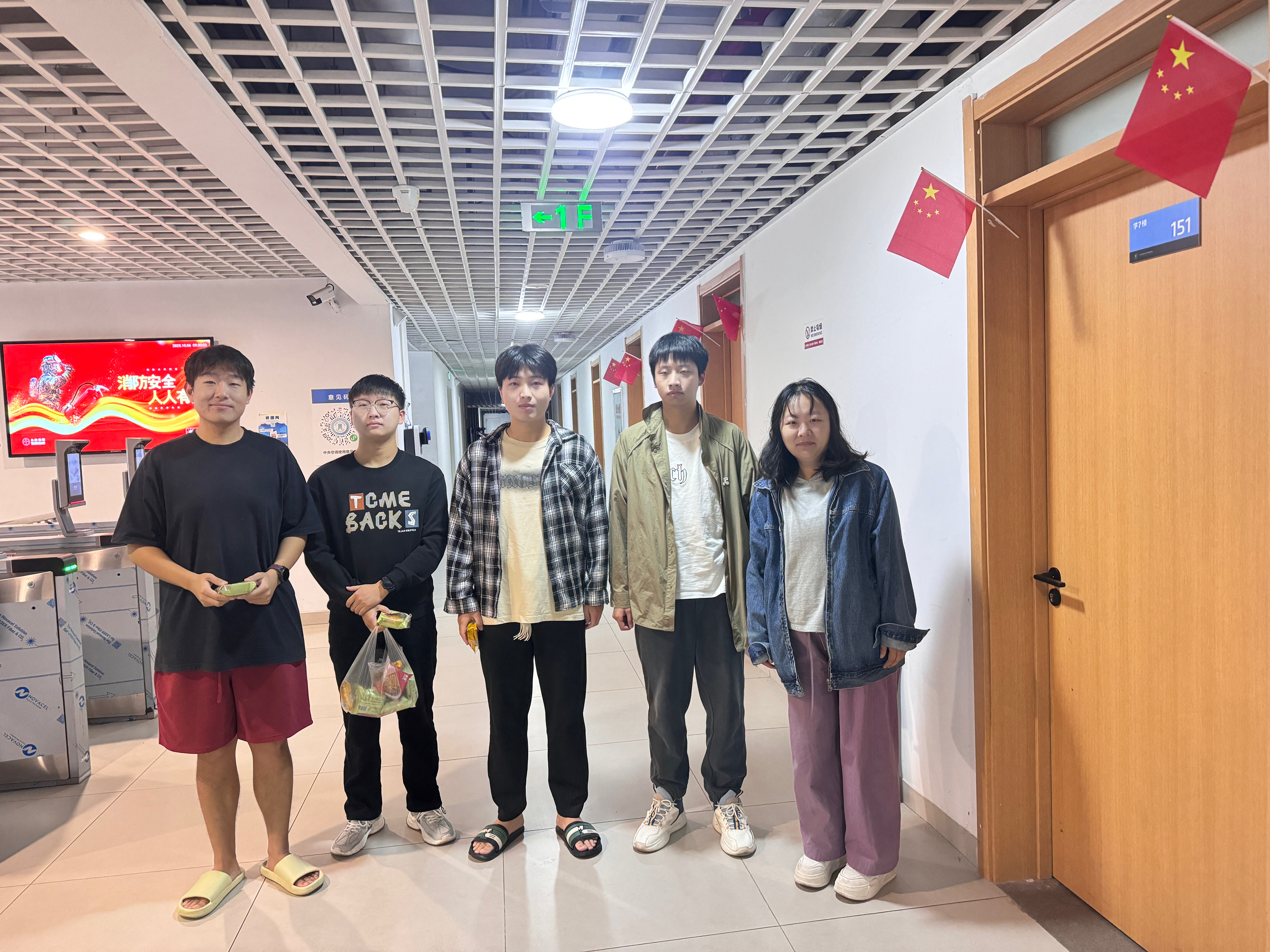<strong>全体辅导员开展双节假期慰问留校学生活动</strong>