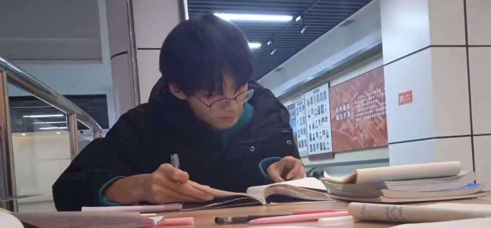 信息工程学院侯扬扬