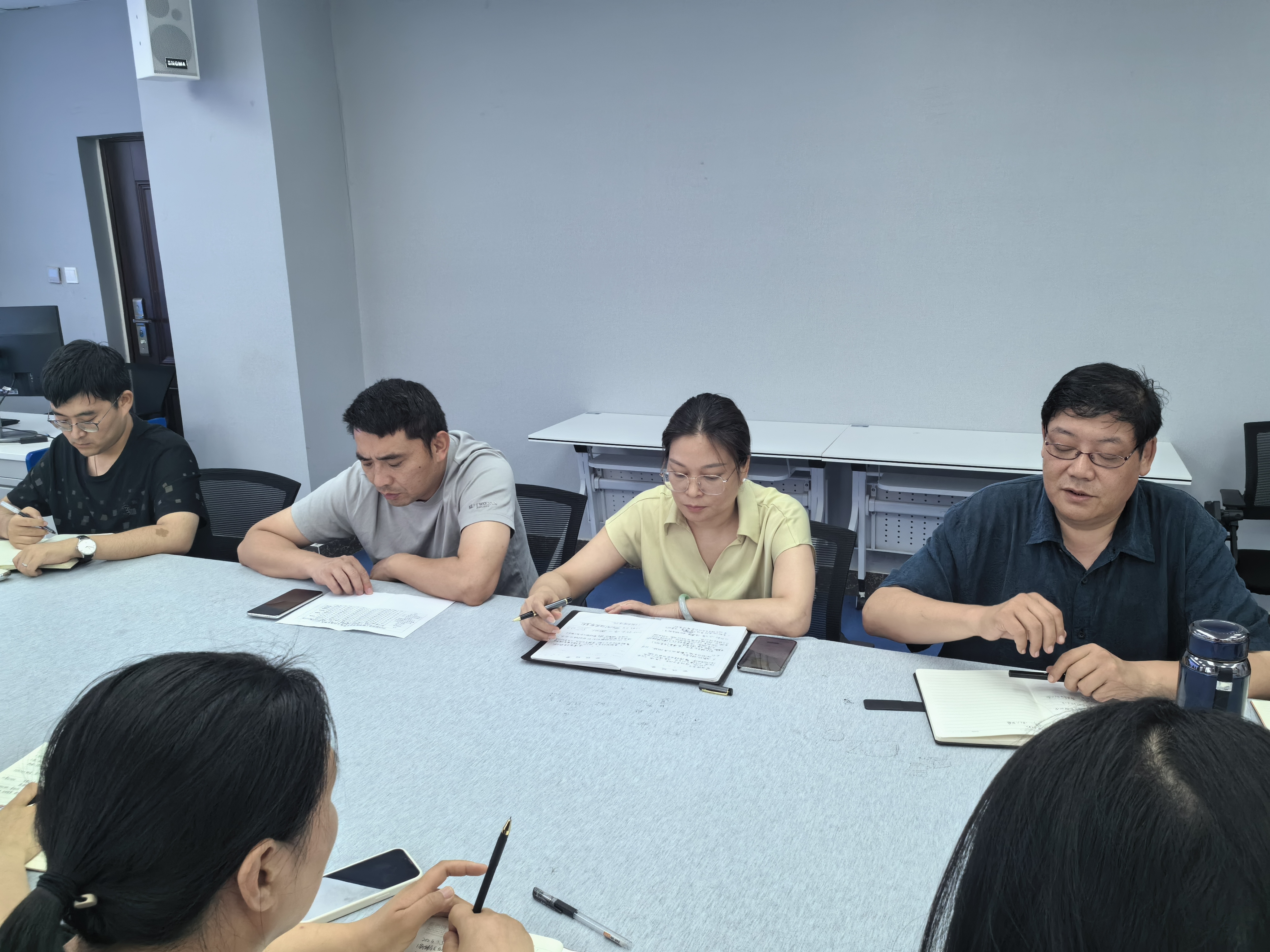 信息工程学院召开暑期学生工作会议