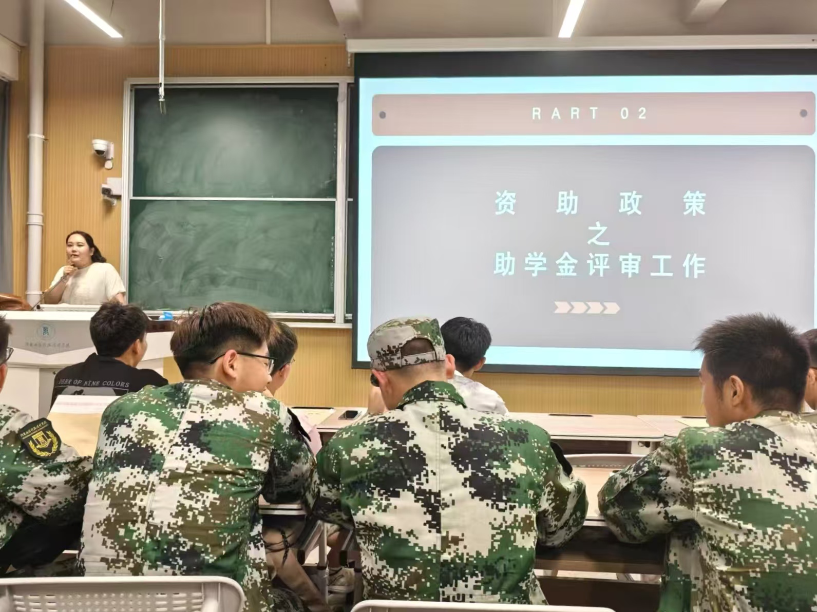 李晨璐