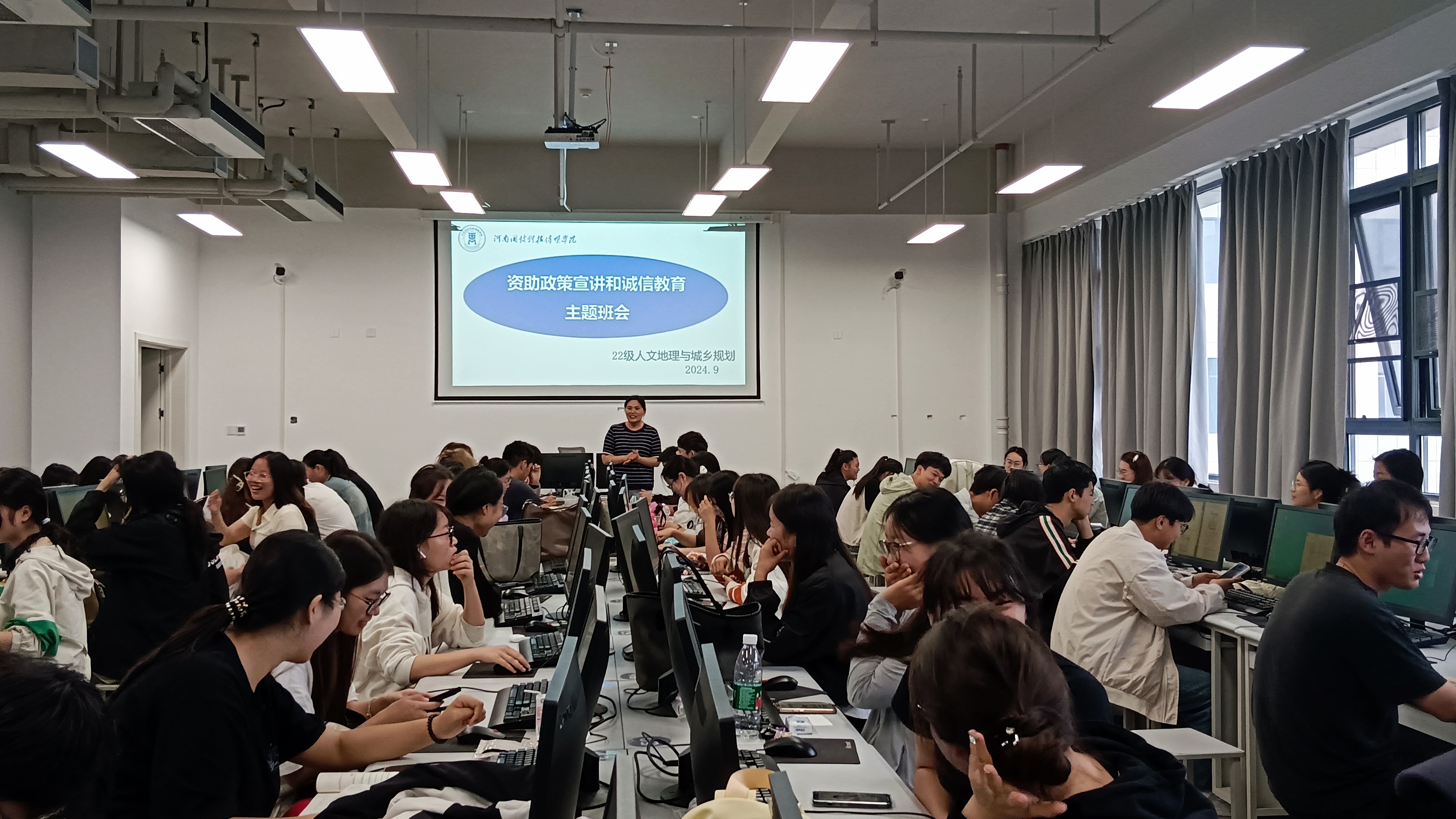 22人文