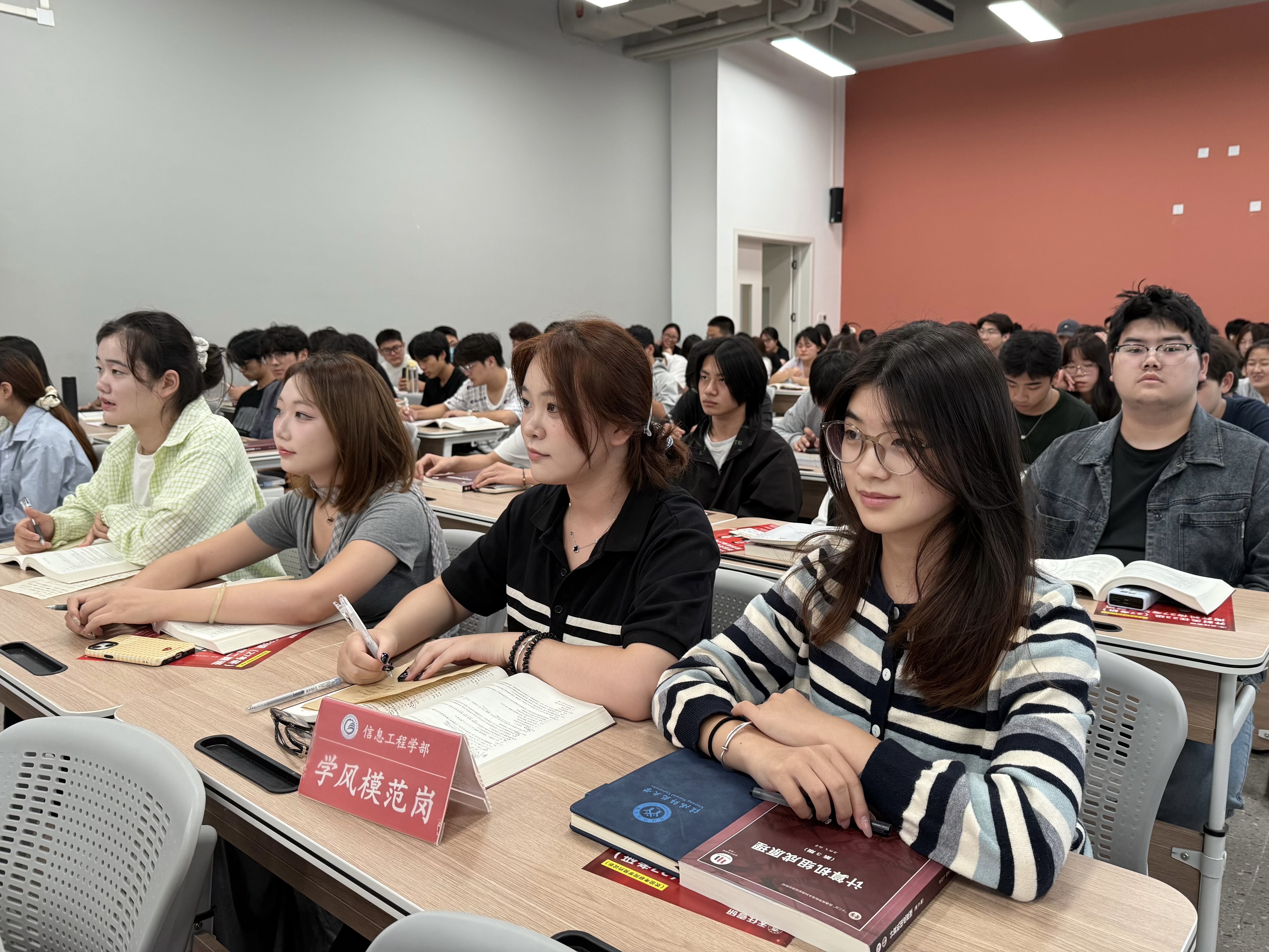 <strong>计算机学院全面推行“学风模范岗”制度</strong>
