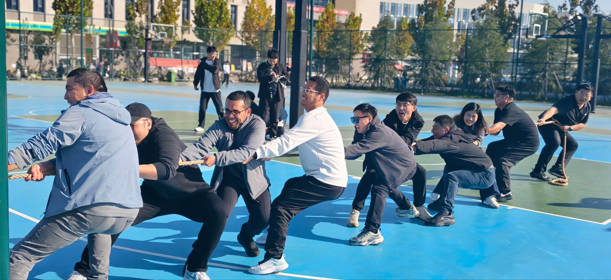 <strong>教职工运动会</strong>