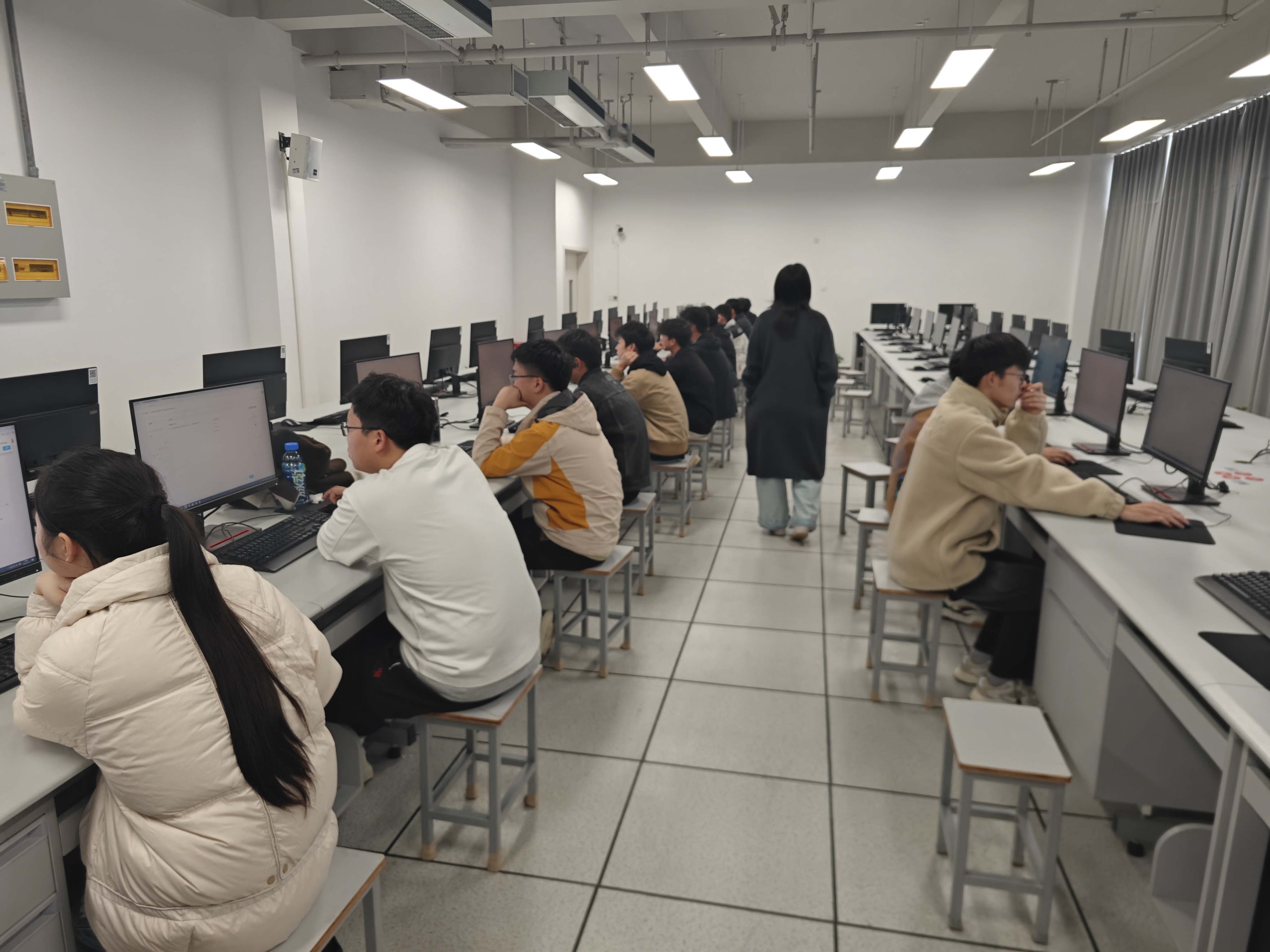 <strong>信息工程学部成功举办第五届“复兴杯”全国大学生网络安全精英赛校内赛</strong>