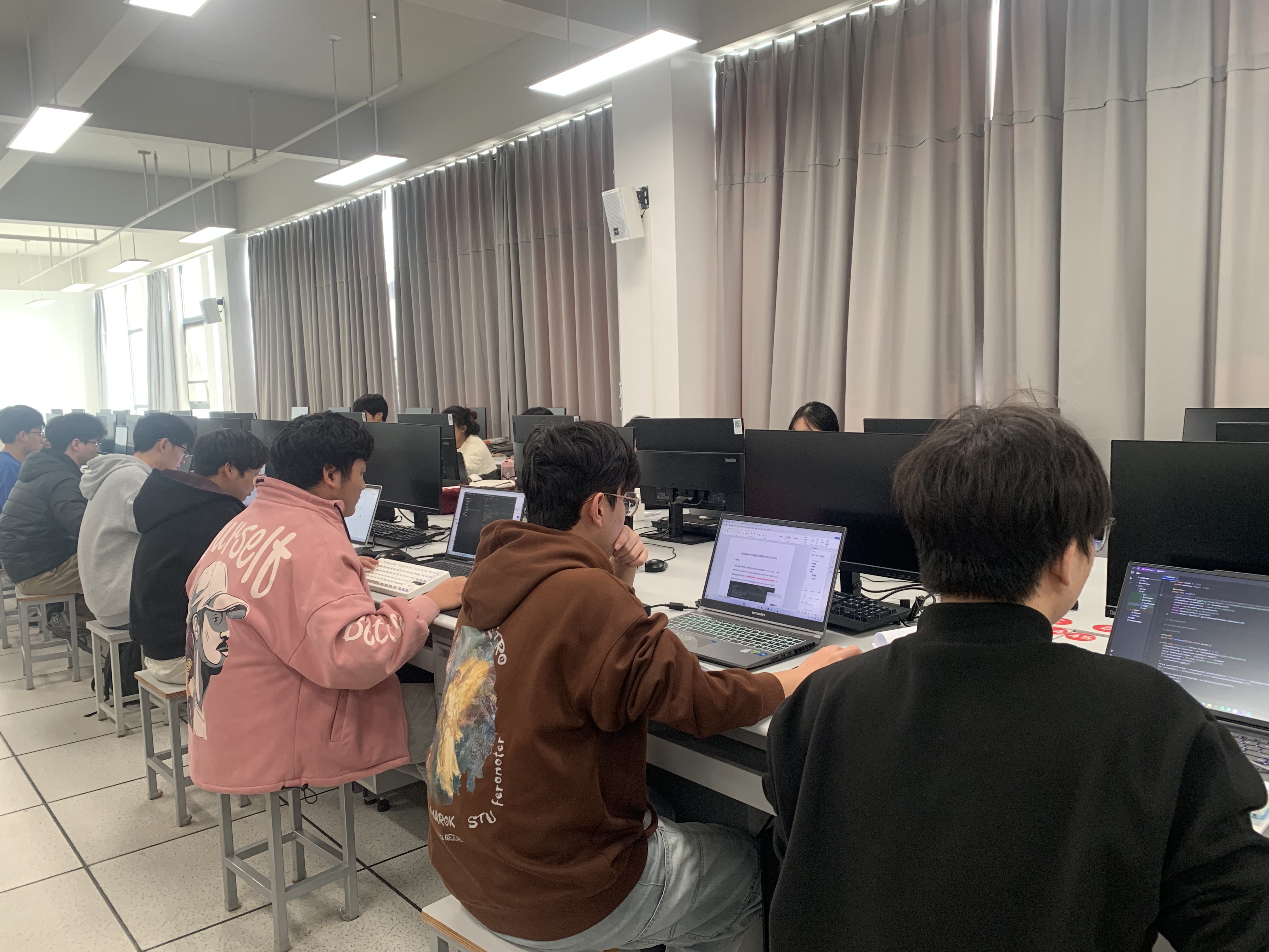 <strong>喜报！信息工程学部学子在全国大学生软件测试大赛中斩获18项省级荣誉！</strong>