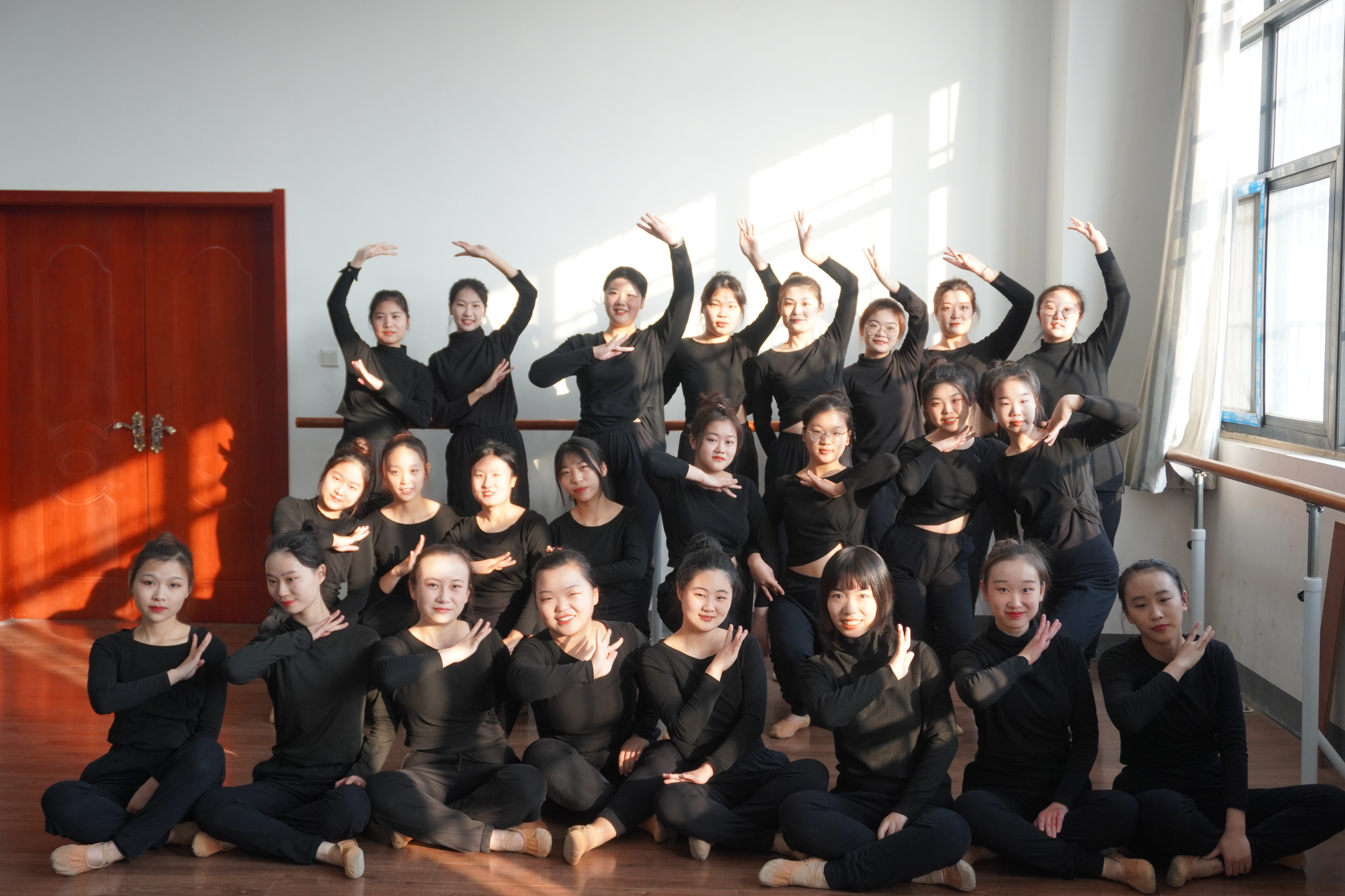学生学习舞蹈2