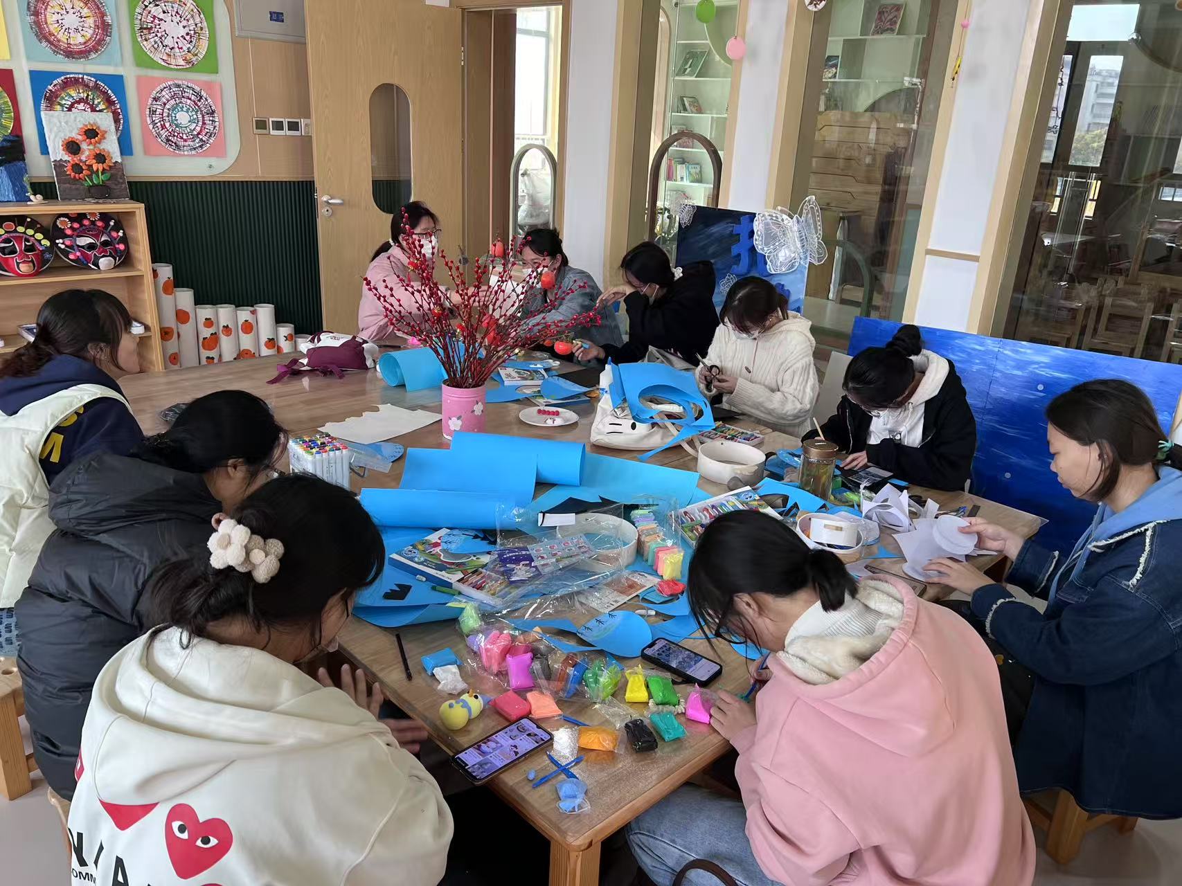 《幼儿园实用美术》学生实践活动照片1