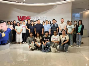 参观“心时代父母研究院”合照