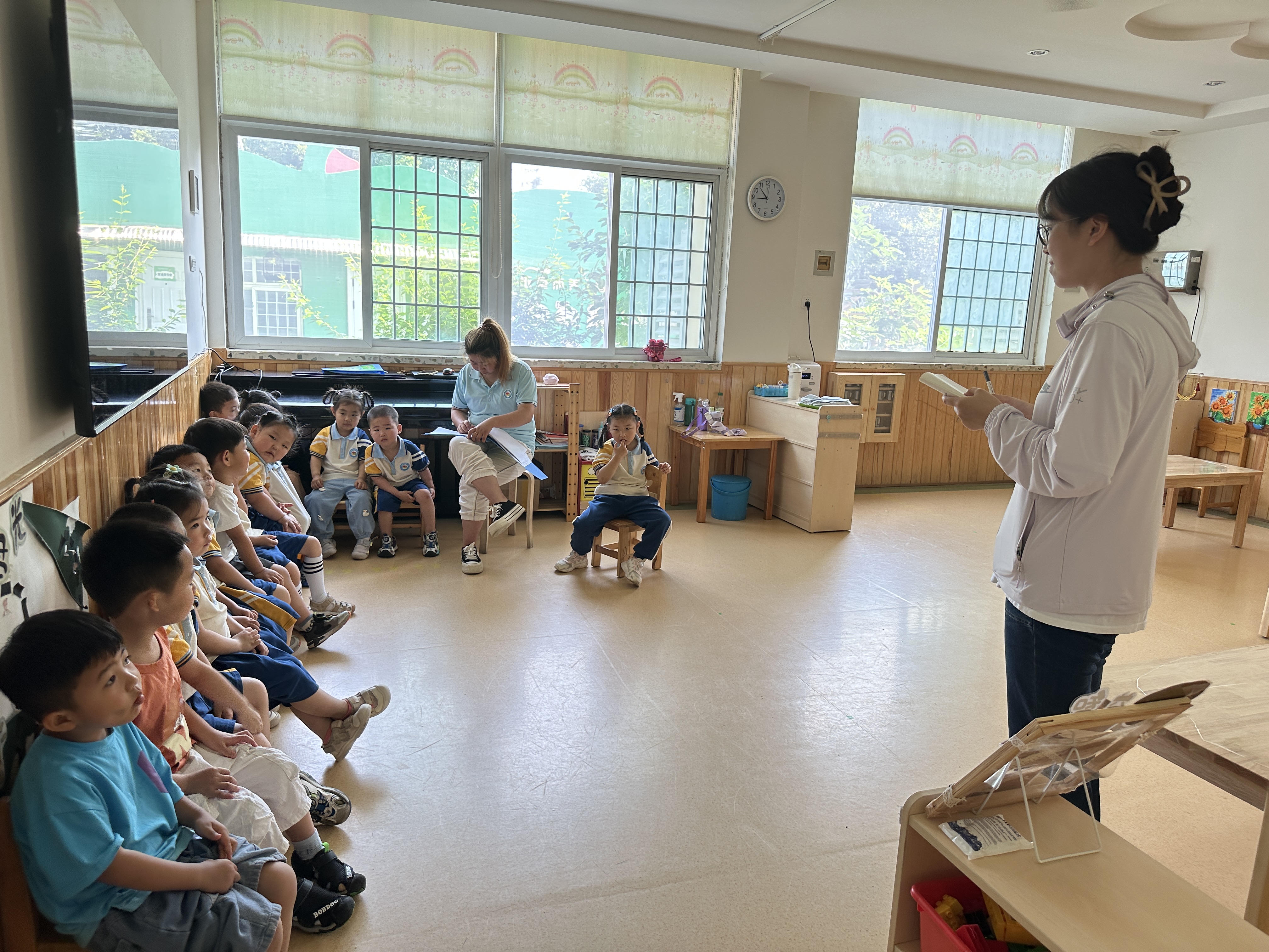 小学期学生进入幼儿园观摩见习