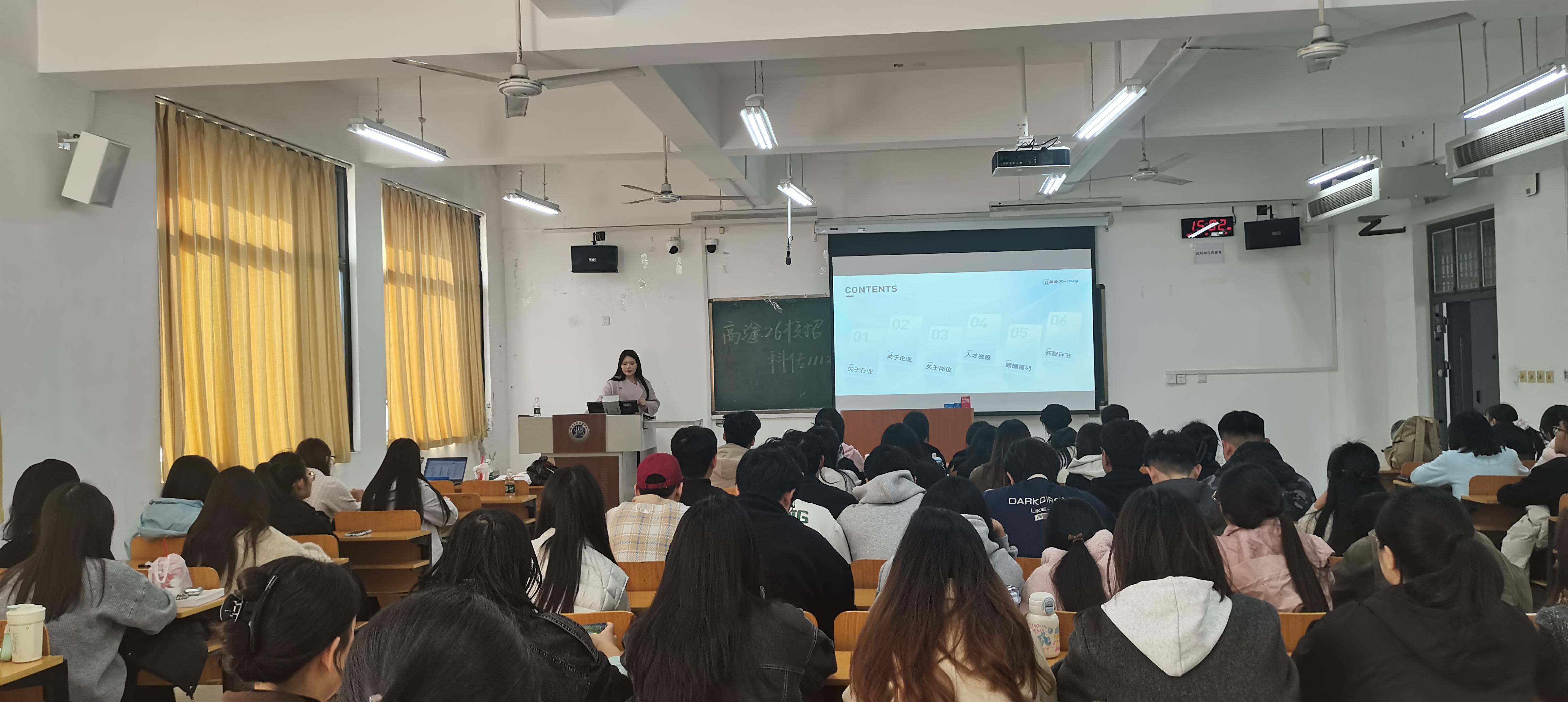 4740736adf8a0d6ed0af614318acbf30_AI看图