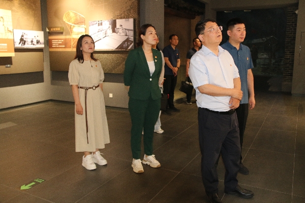 参观焦裕禄纪念园2_副本