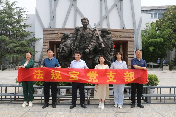 焦裕禄纪念园门前合影2_副本