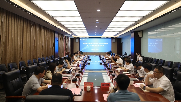 河南省药监局青年突击队—羚锐制药 助力中药产业发展座谈会_副本