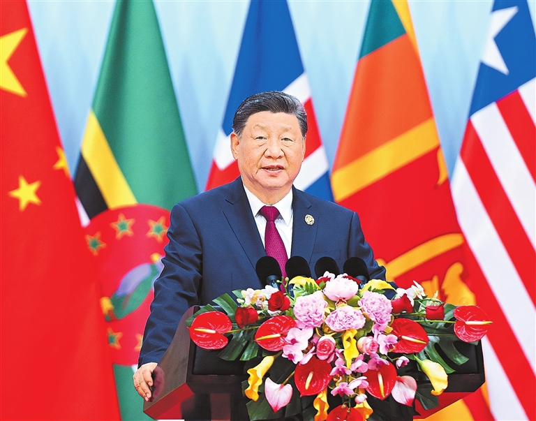 习近平出席全球妇女峰会开幕式并发表主旨讲话