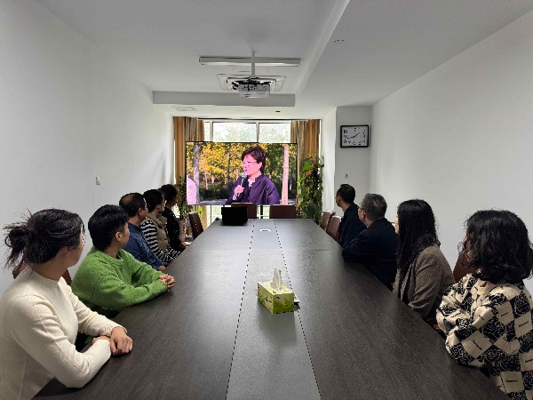 省自然资源厅组织观看河南省全国文明家庭话家风网络直播活动(1)_副本