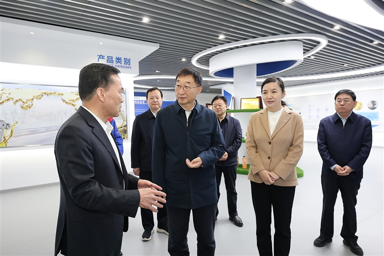 书记替换图 20251124_s