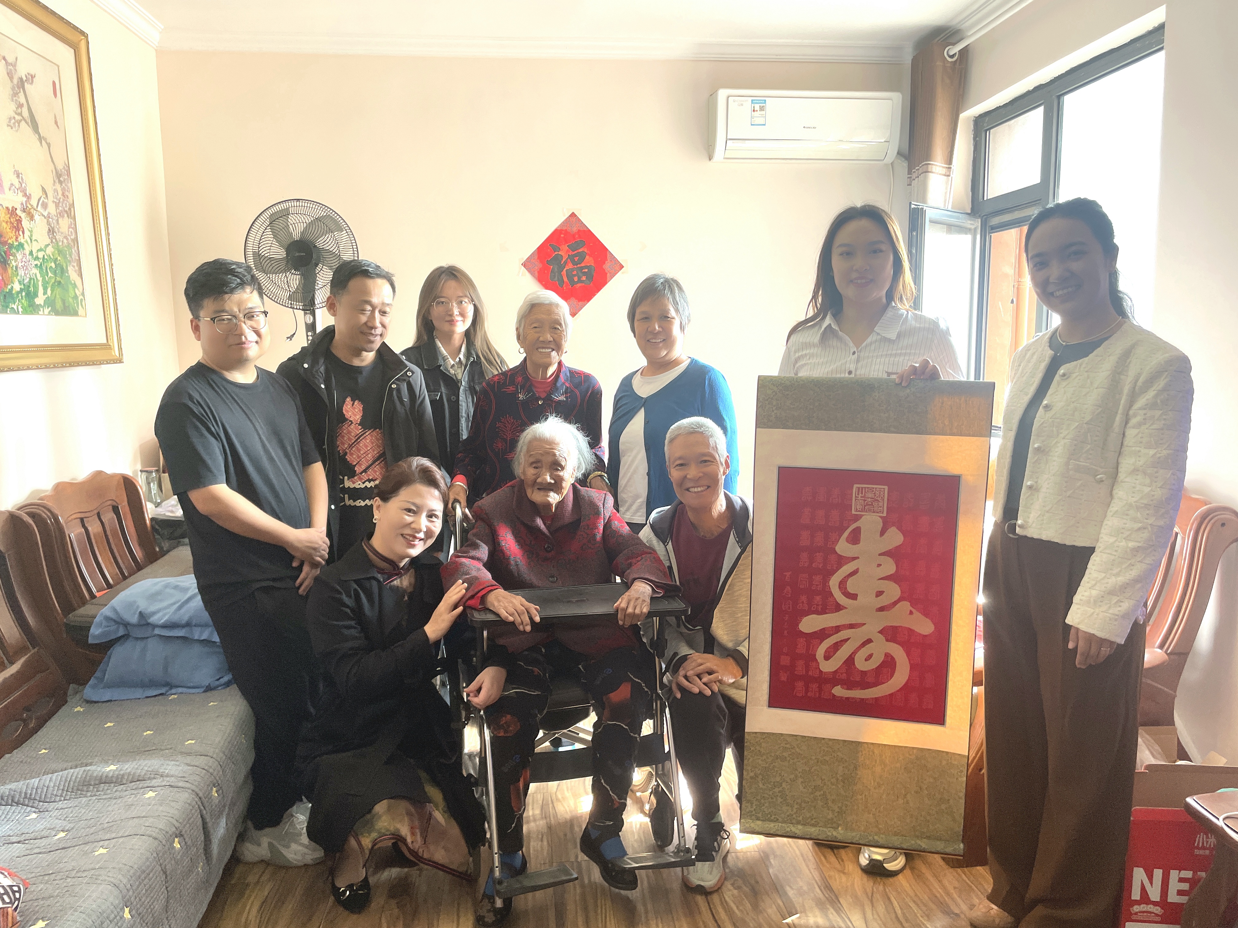 重阳节慰问百岁老人