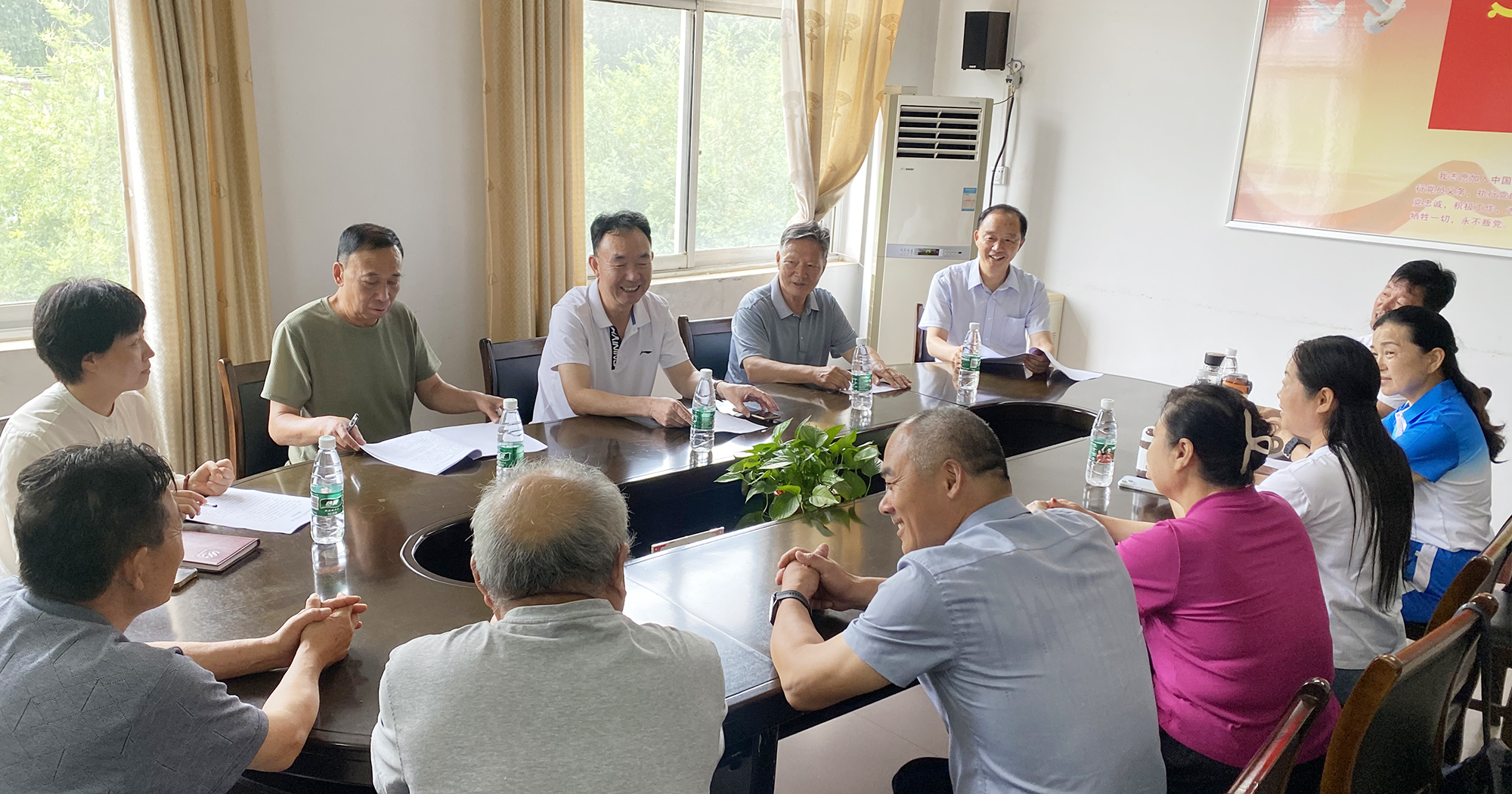肖开义在上蔡县调研，召开基层老年人体育工作人员座谈会。