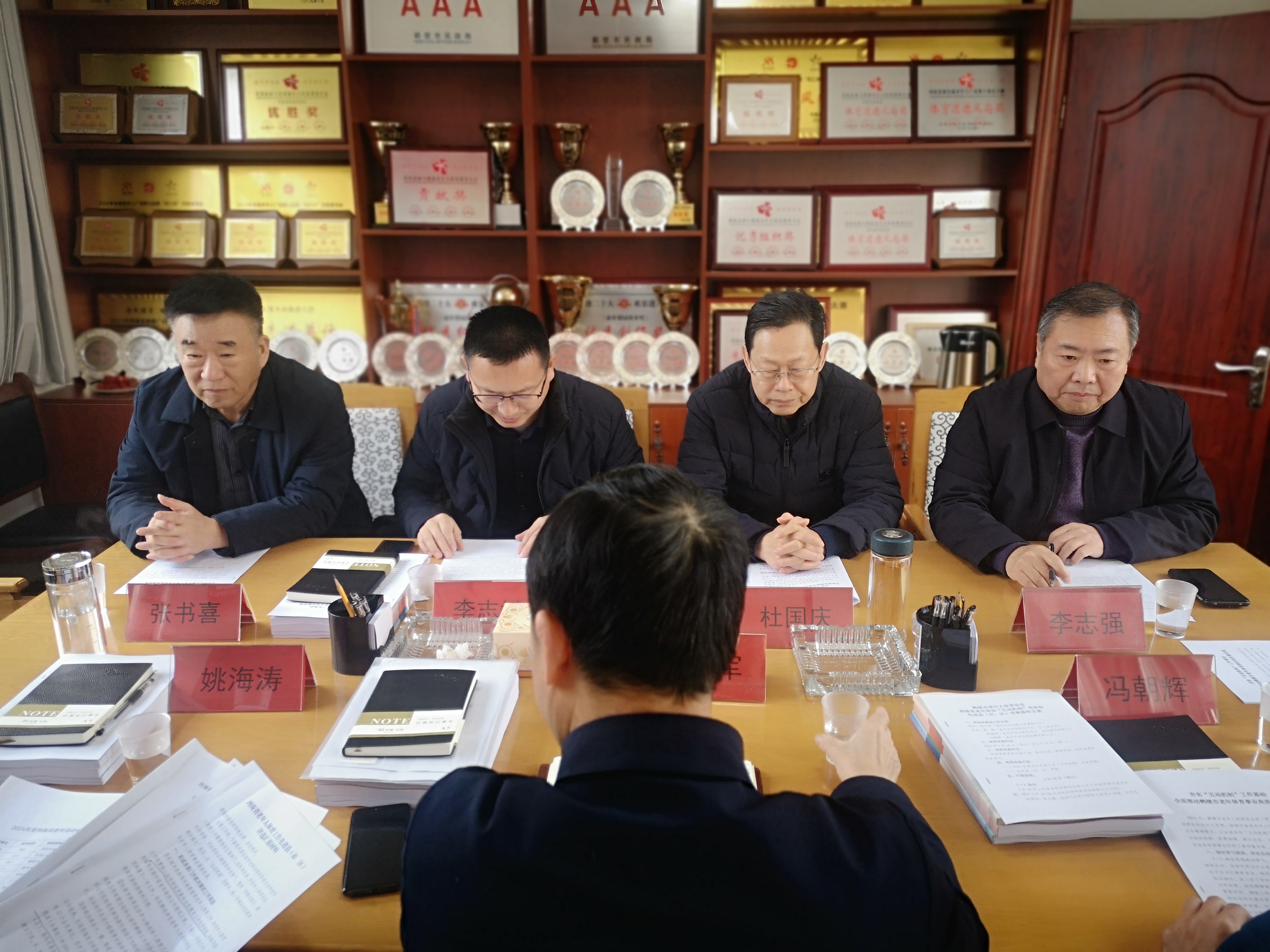 杜国庆主席汇报