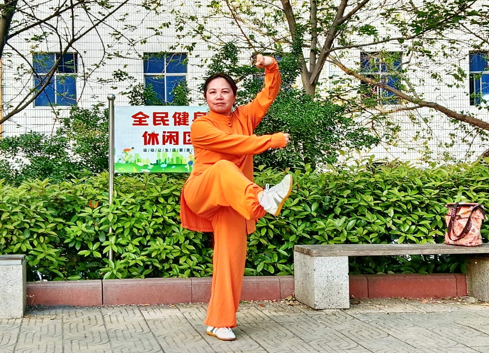 刘崇卫，平顶山市夕阳俏太极拳健身辅导站站长，一级社会体育指导员。摄影：赵长兴
