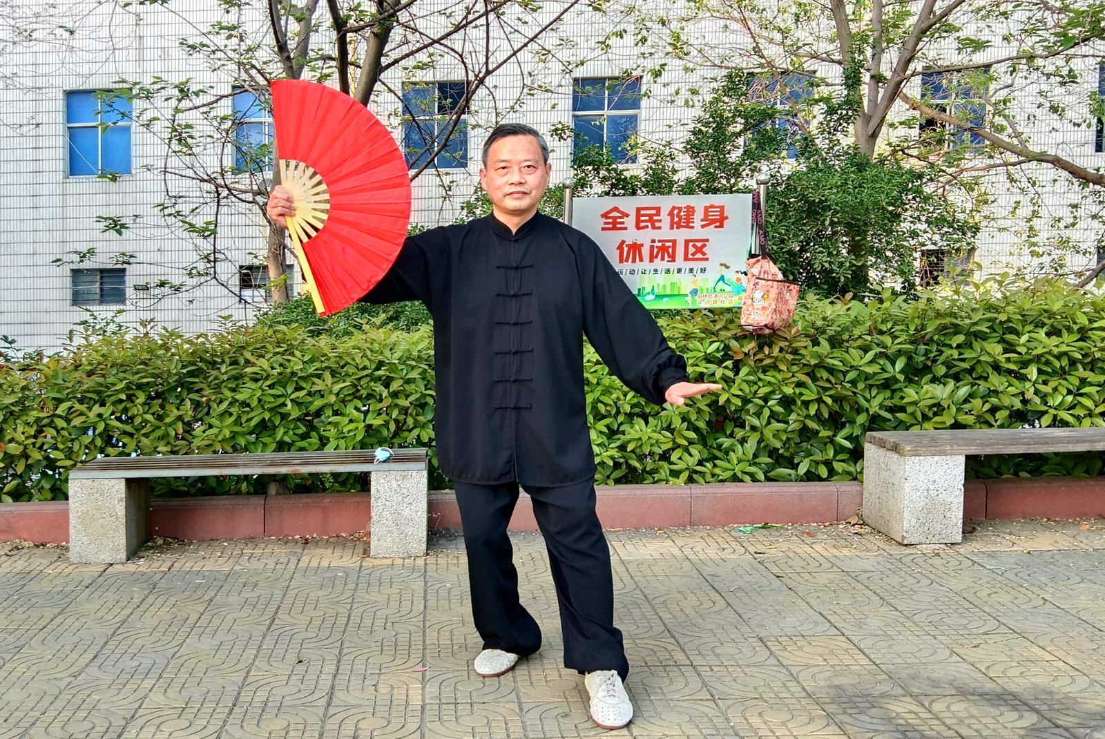 俞应水，62岁，平顶山市老年体协二级社会体育指导员。摄影：赵长兴