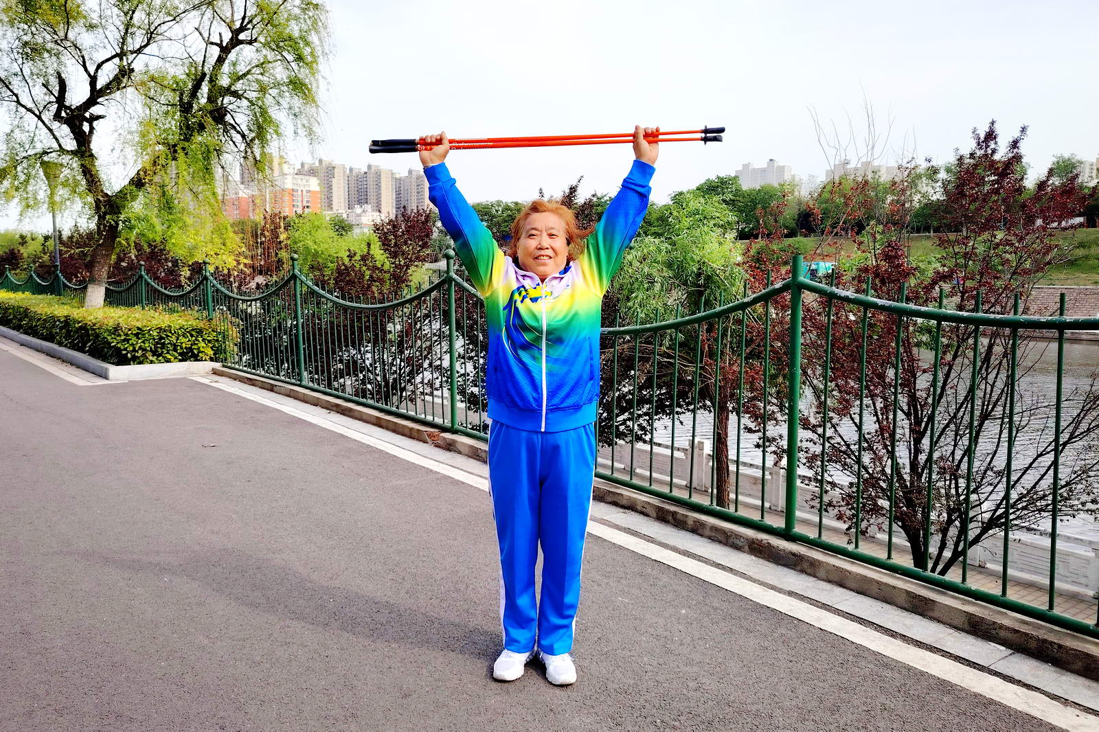 申桂兰，69岁，热心公益活动，常年坚持体育锻炼。摄影：张豫平