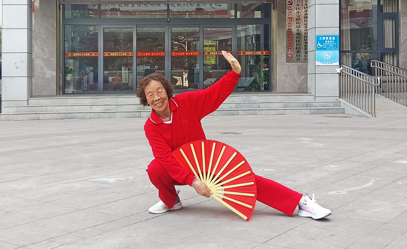 刘淑梅，82岁，喜爱老年体育运动，常年坚持练太极拳。摄影：赵长兴