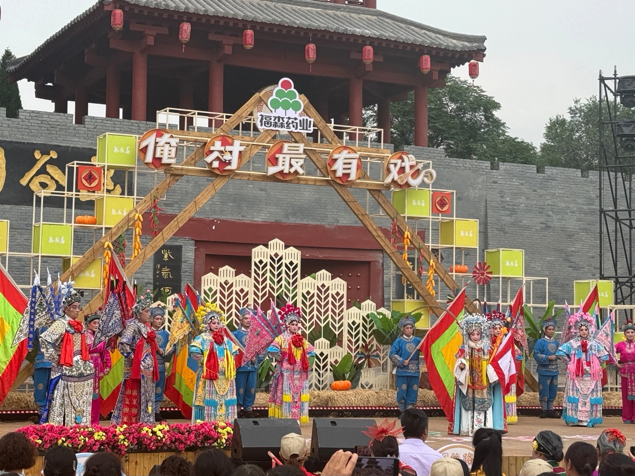 6月19日参加《梨园春》录制图