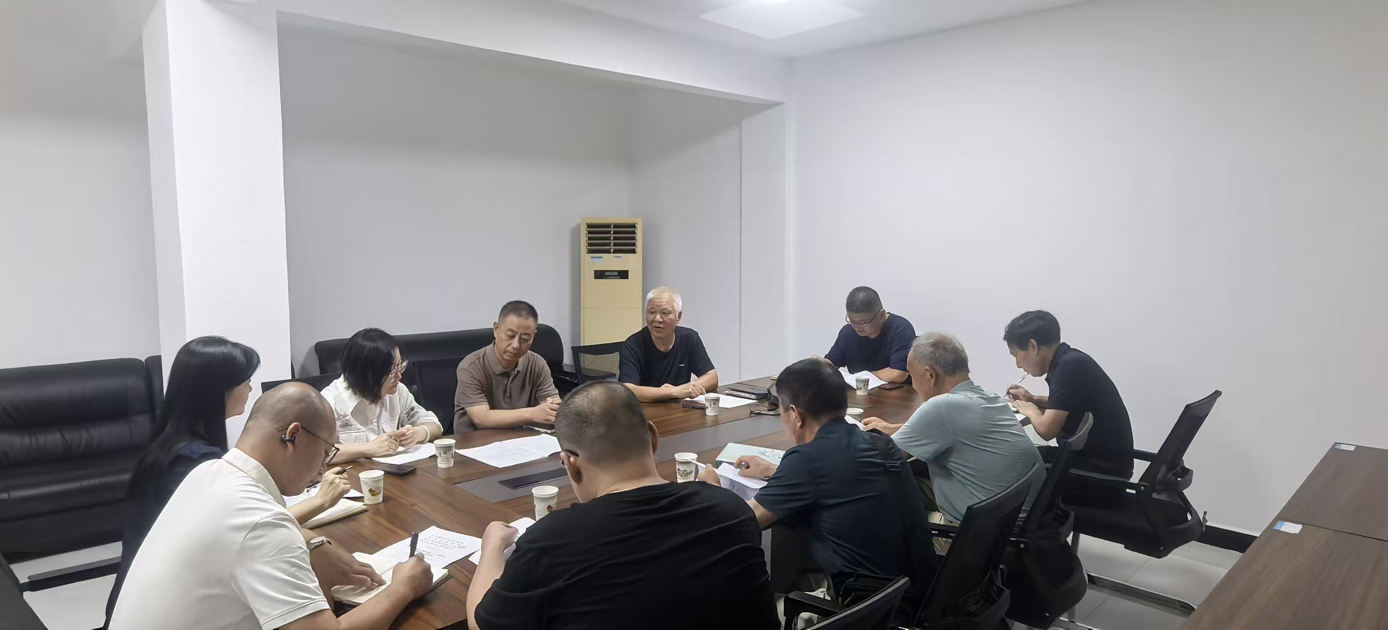 0533d2c21a7104d1a4f1407983a8e87b