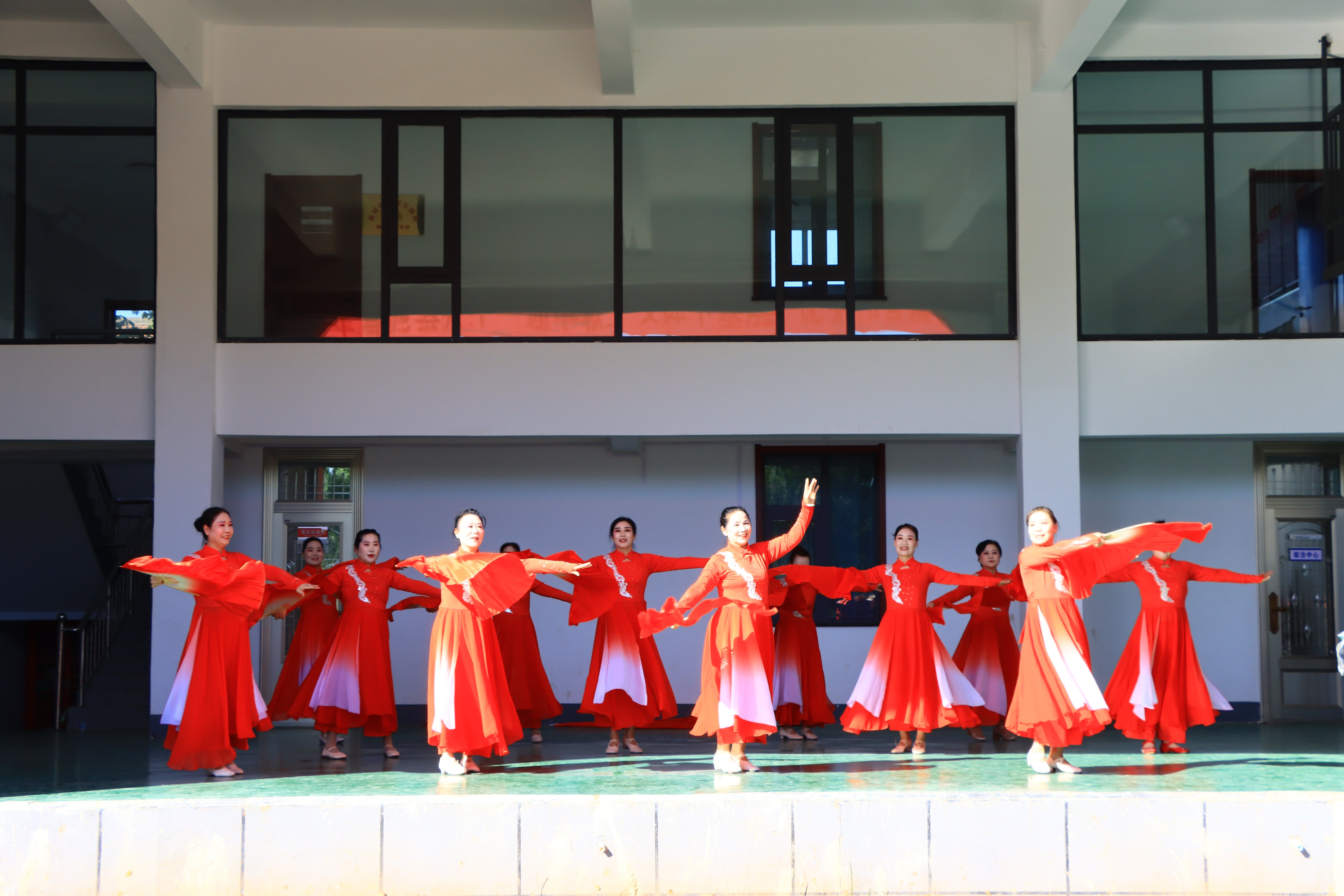 25925文体下基层活动照