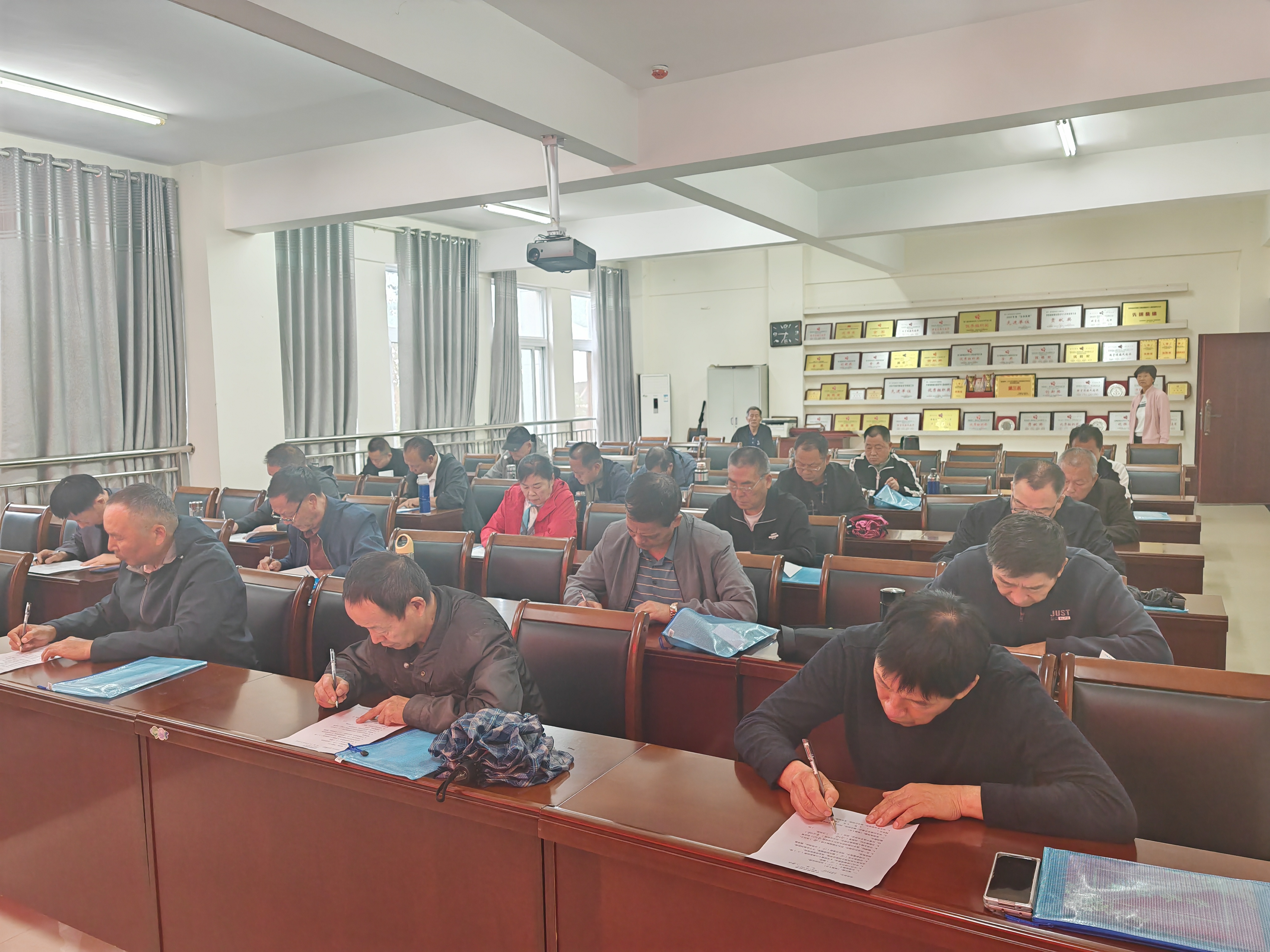 _cgi-bin_mmwebwx-bin_webwxgetmsgimg__&MsgID=253155037888093246&skey=@crypt_a81938cd_63c2848ece3a17b5e254cfa81d6c0bb4&mmweb_appid=wx_webfilehelper