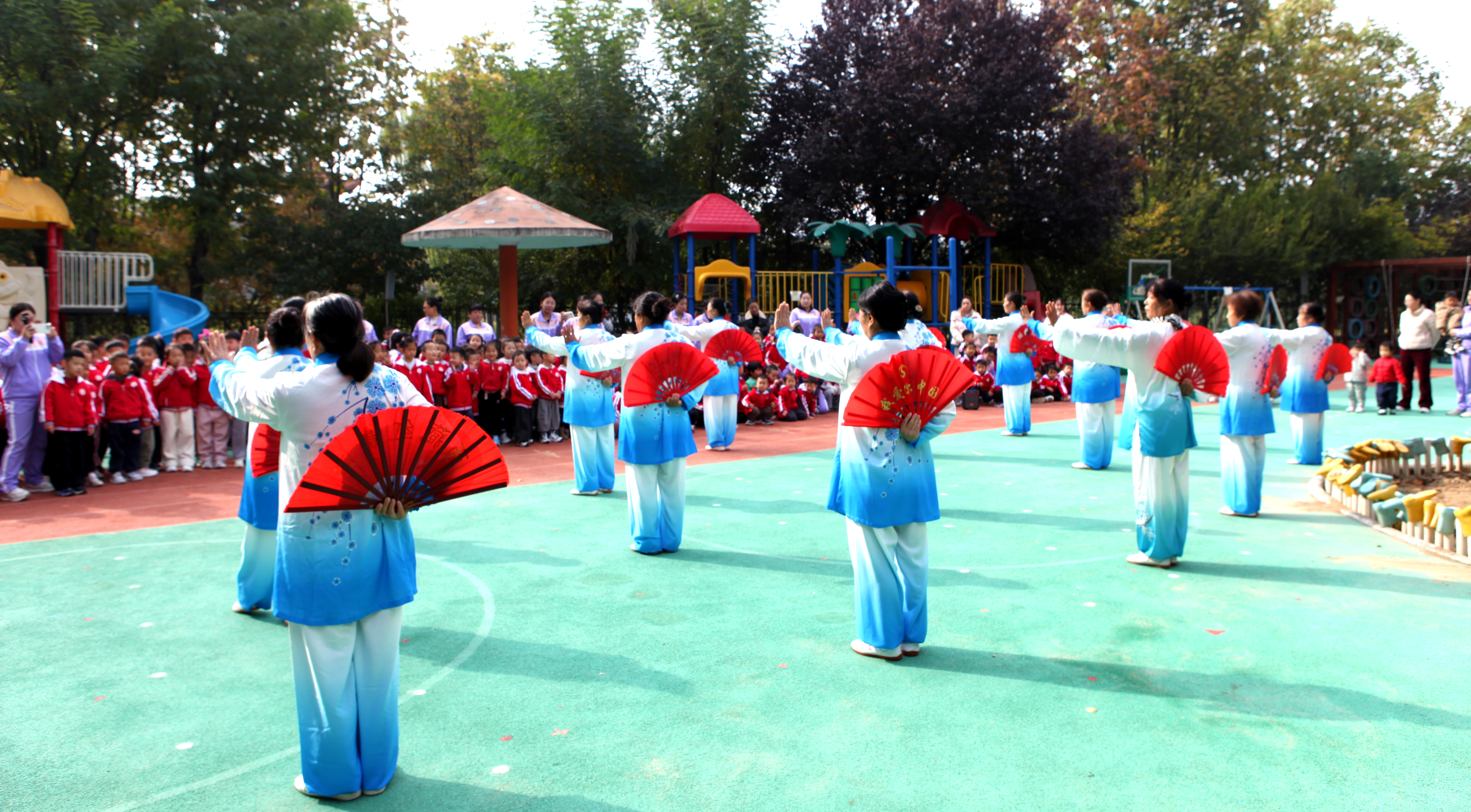 表演太极给你看