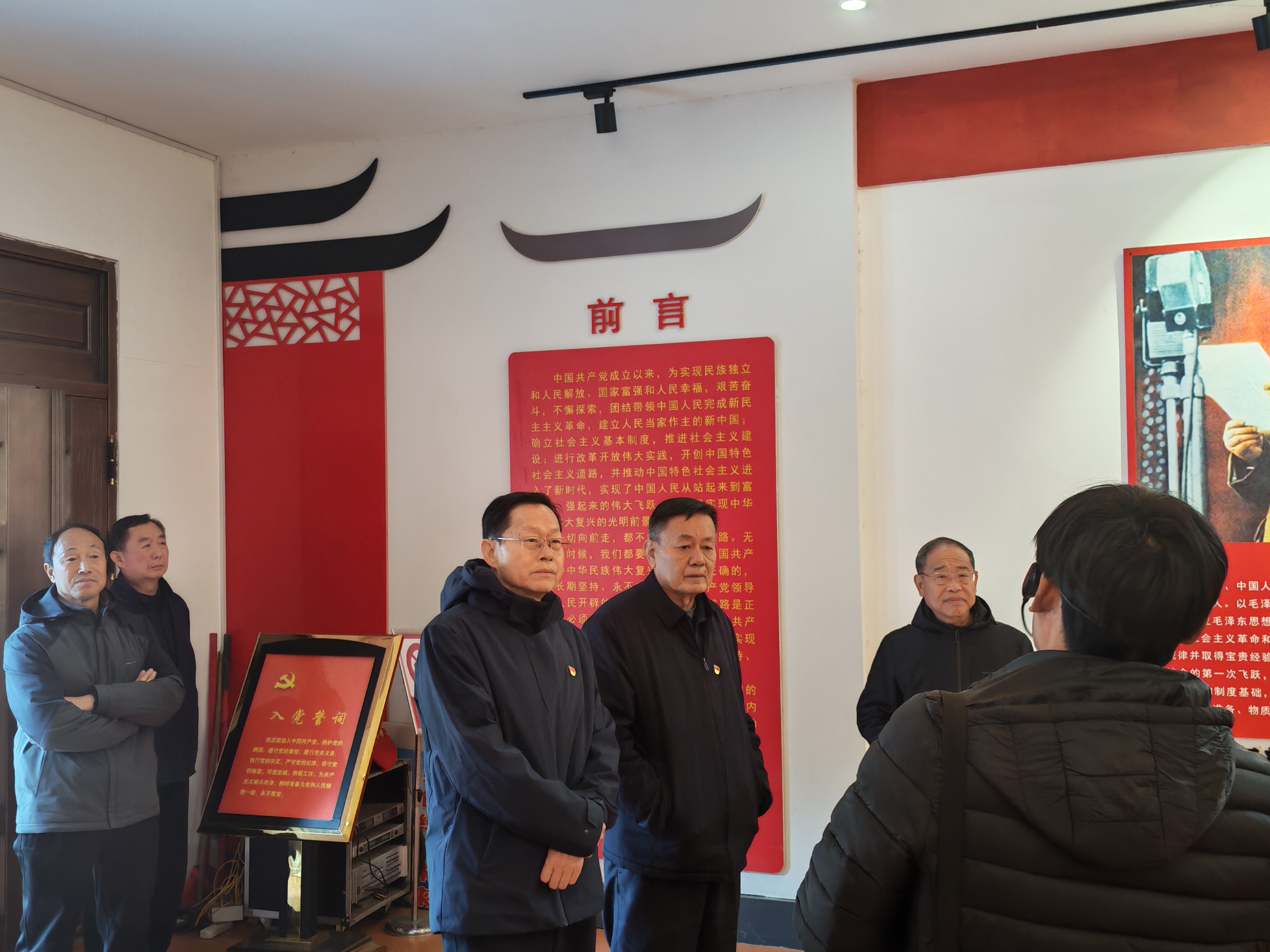 参观大石岩红色长廊1