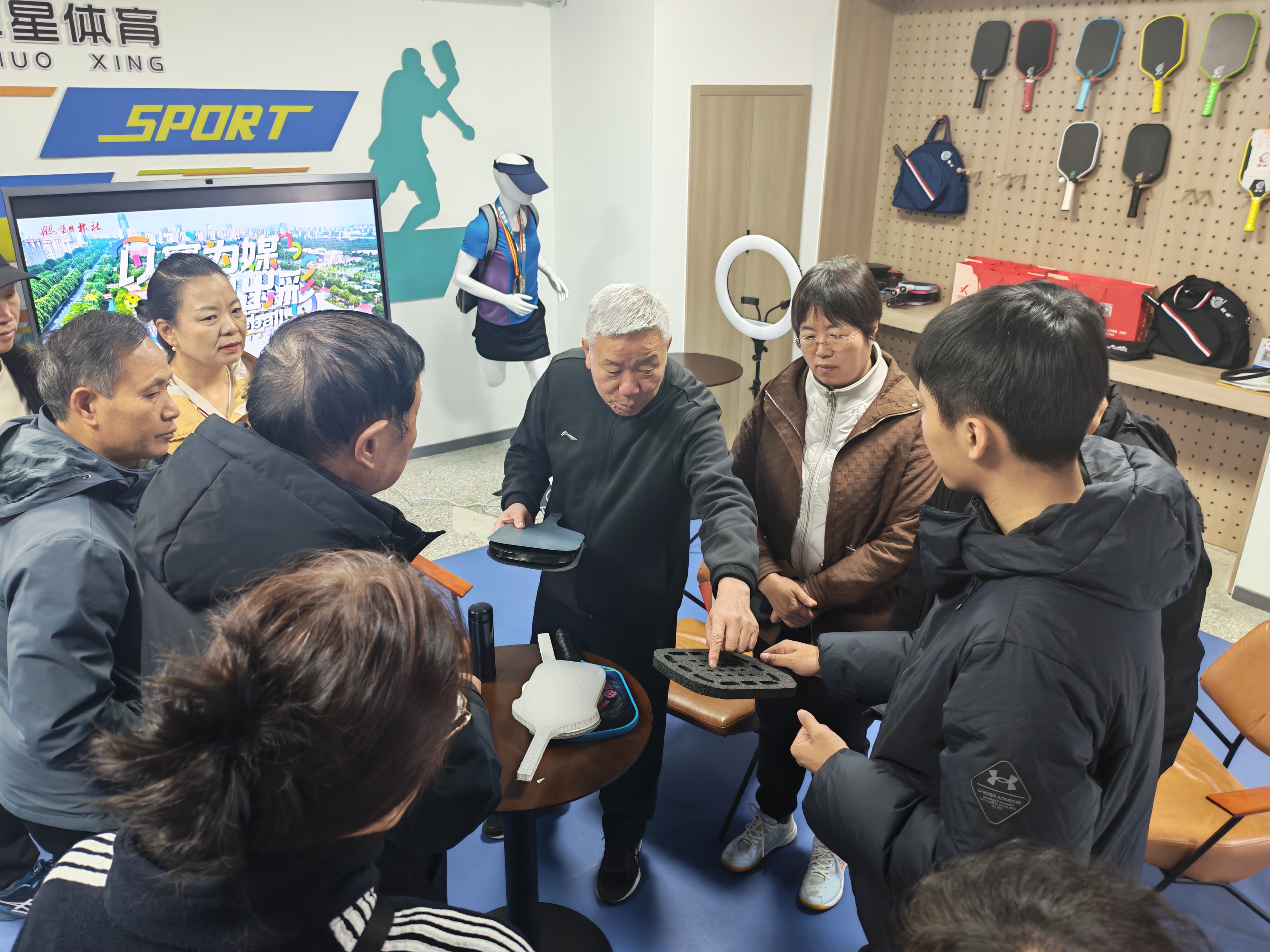 在卓兴体育考察